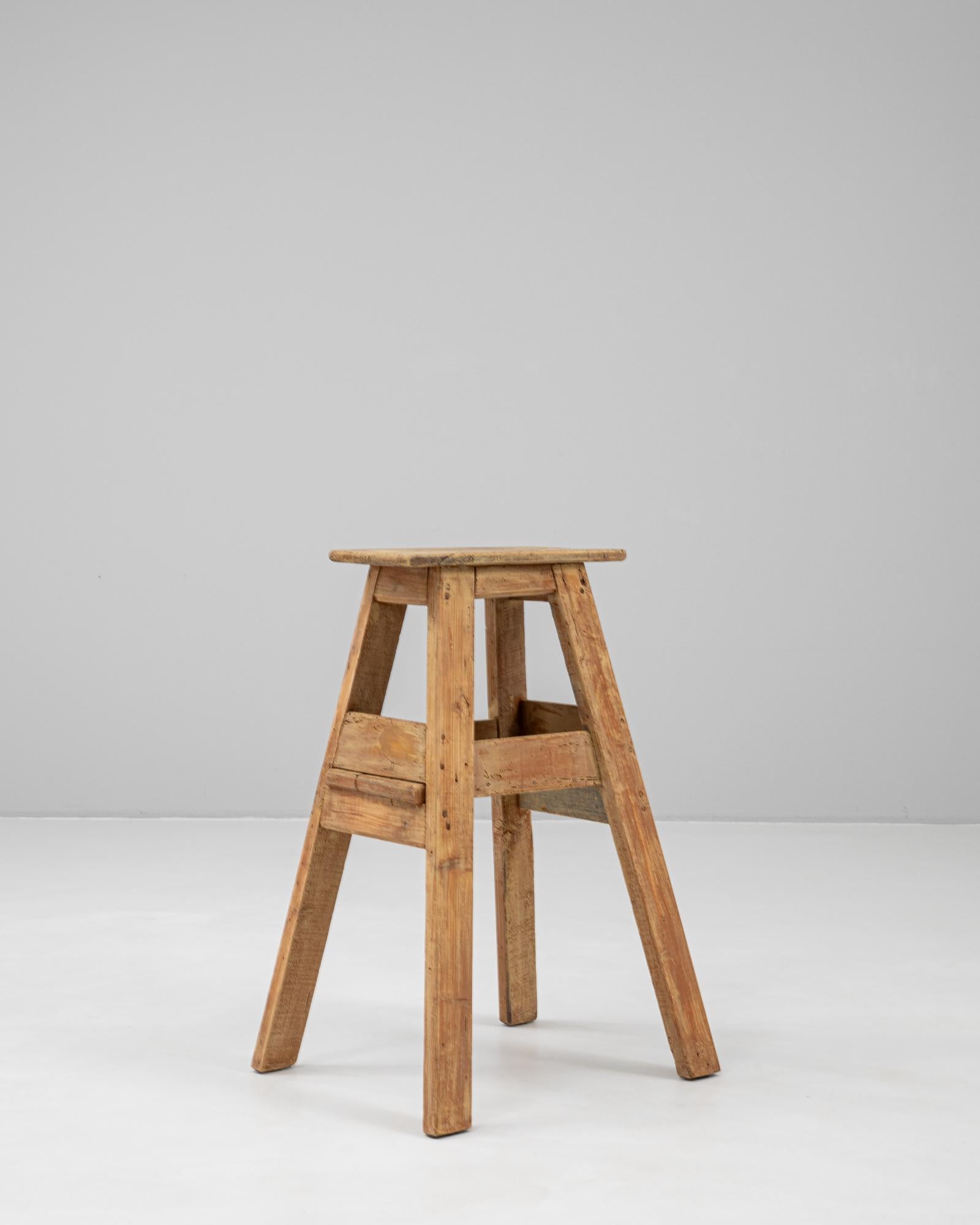 Pedestal de madera francés del siglo XX Madera