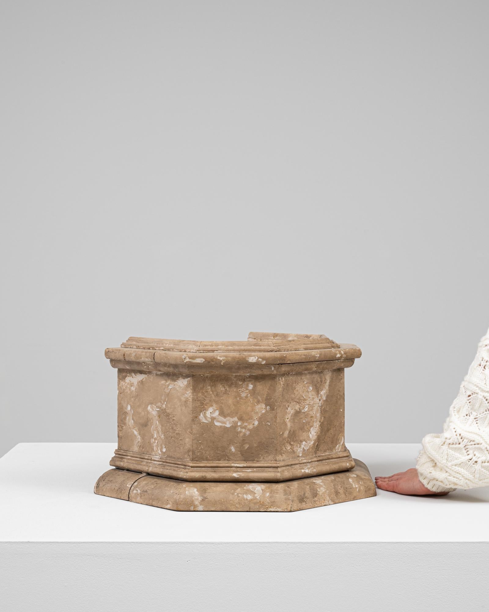20ième siècle The Pedestal en bois français du 20e siècle en vente