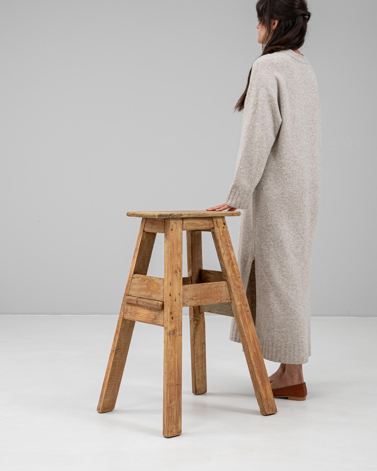 Pedestal de madera francés del siglo XX 1