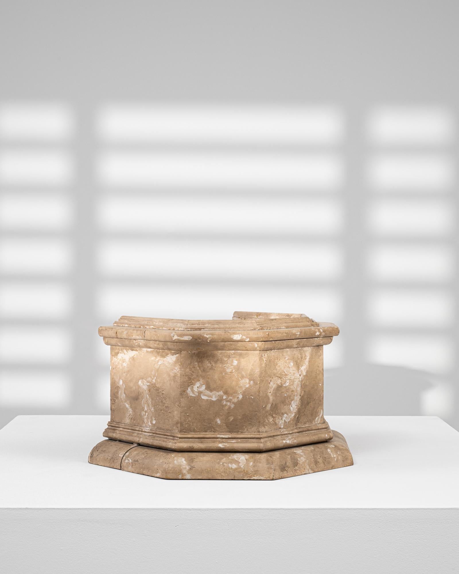 Bois The Pedestal en bois français du 20e siècle en vente