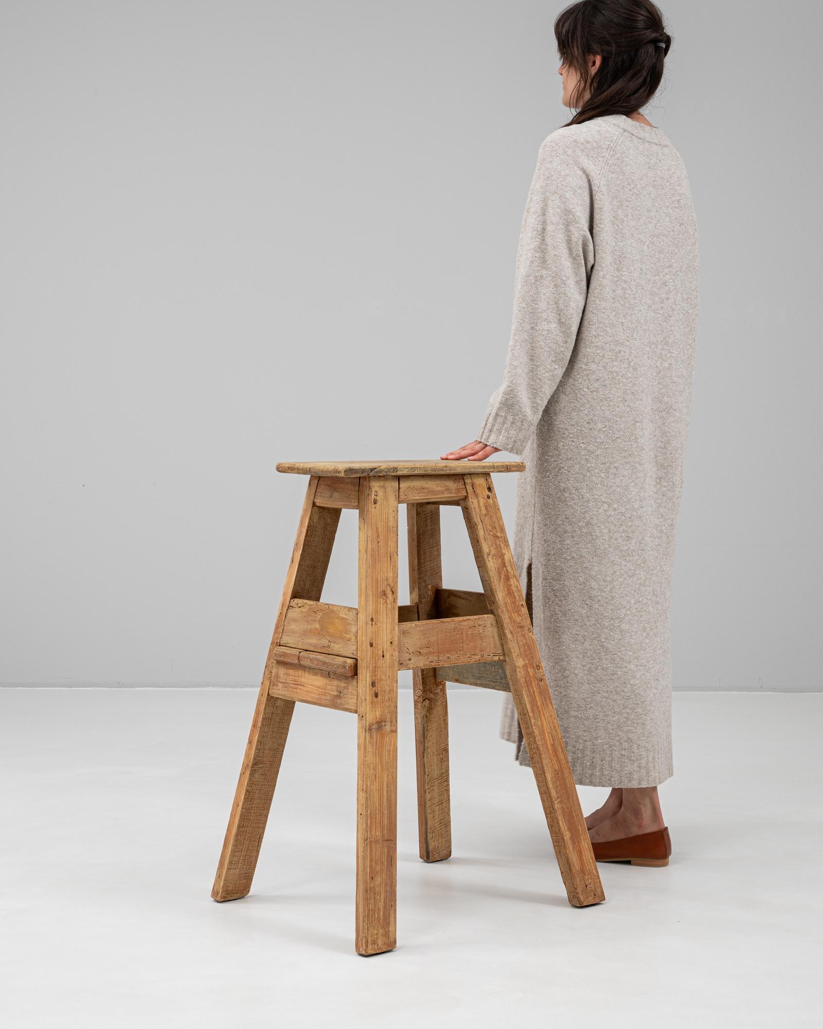 Pedestal de madera francés del siglo XX 2