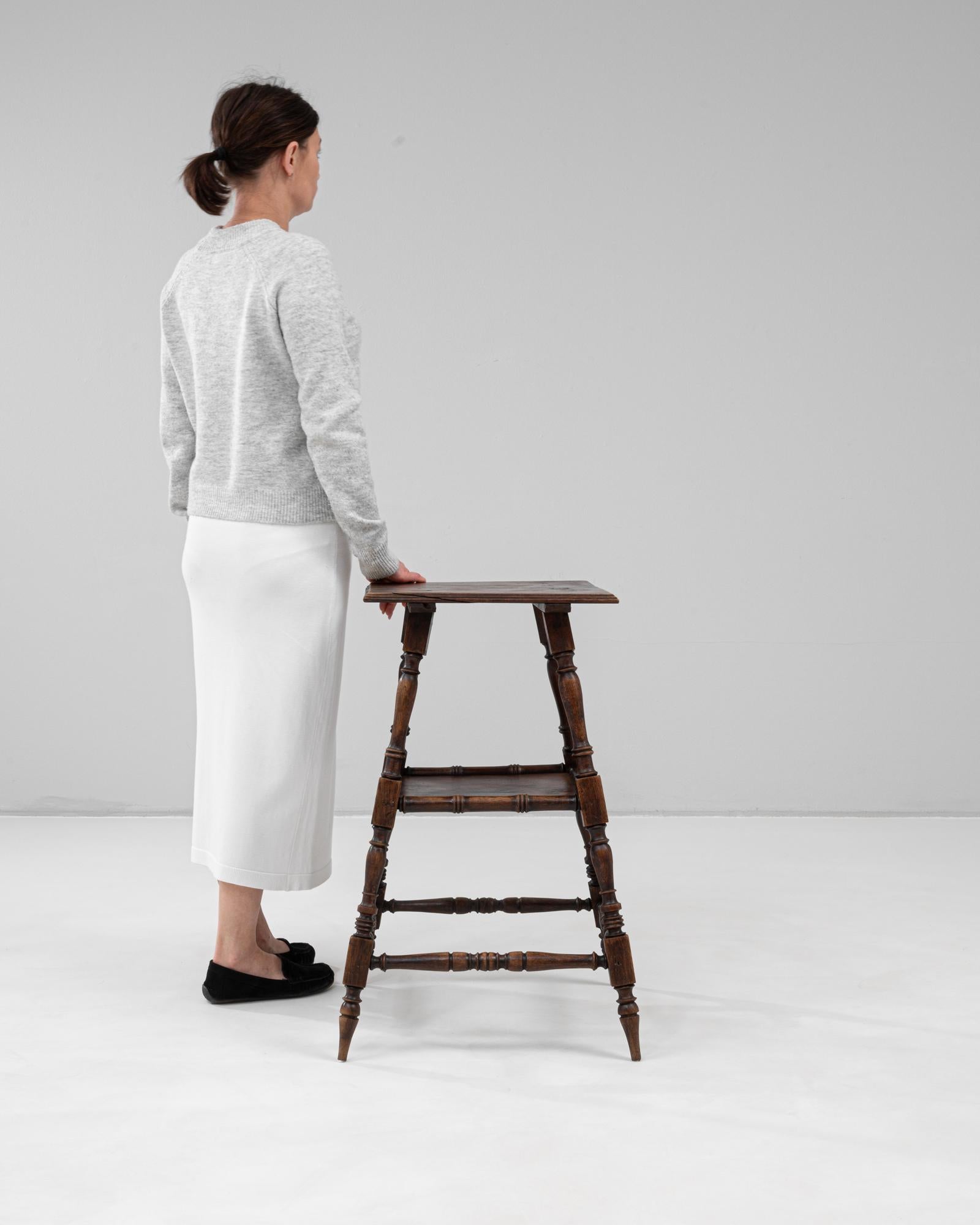 Français Piédestal en bois français du 20e siècle à la patine d'origine en vente