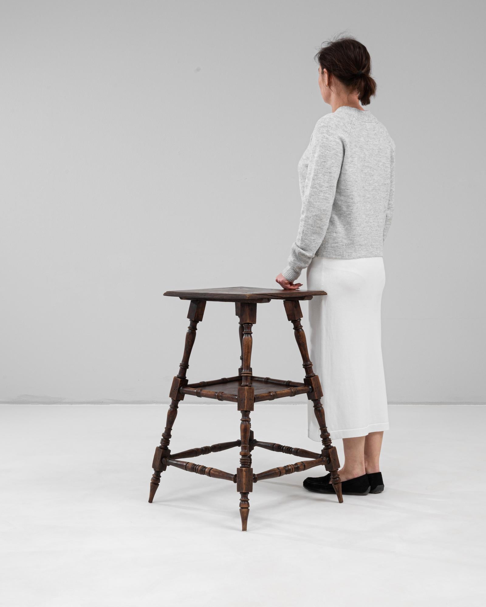 20ième siècle Piédestal en bois français du 20e siècle à la patine d'origine en vente