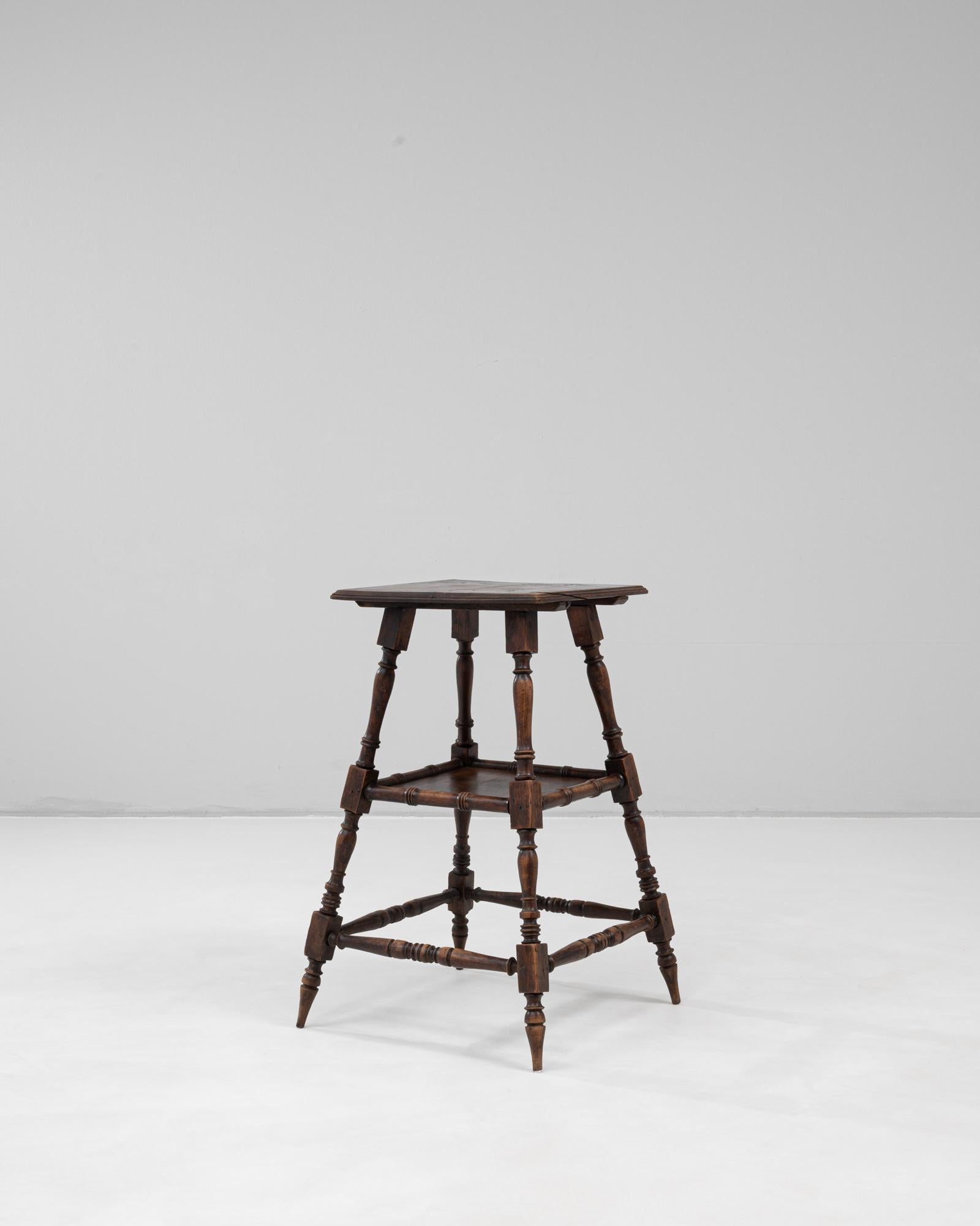 Bois Piédestal en bois français du 20e siècle à la patine d'origine en vente