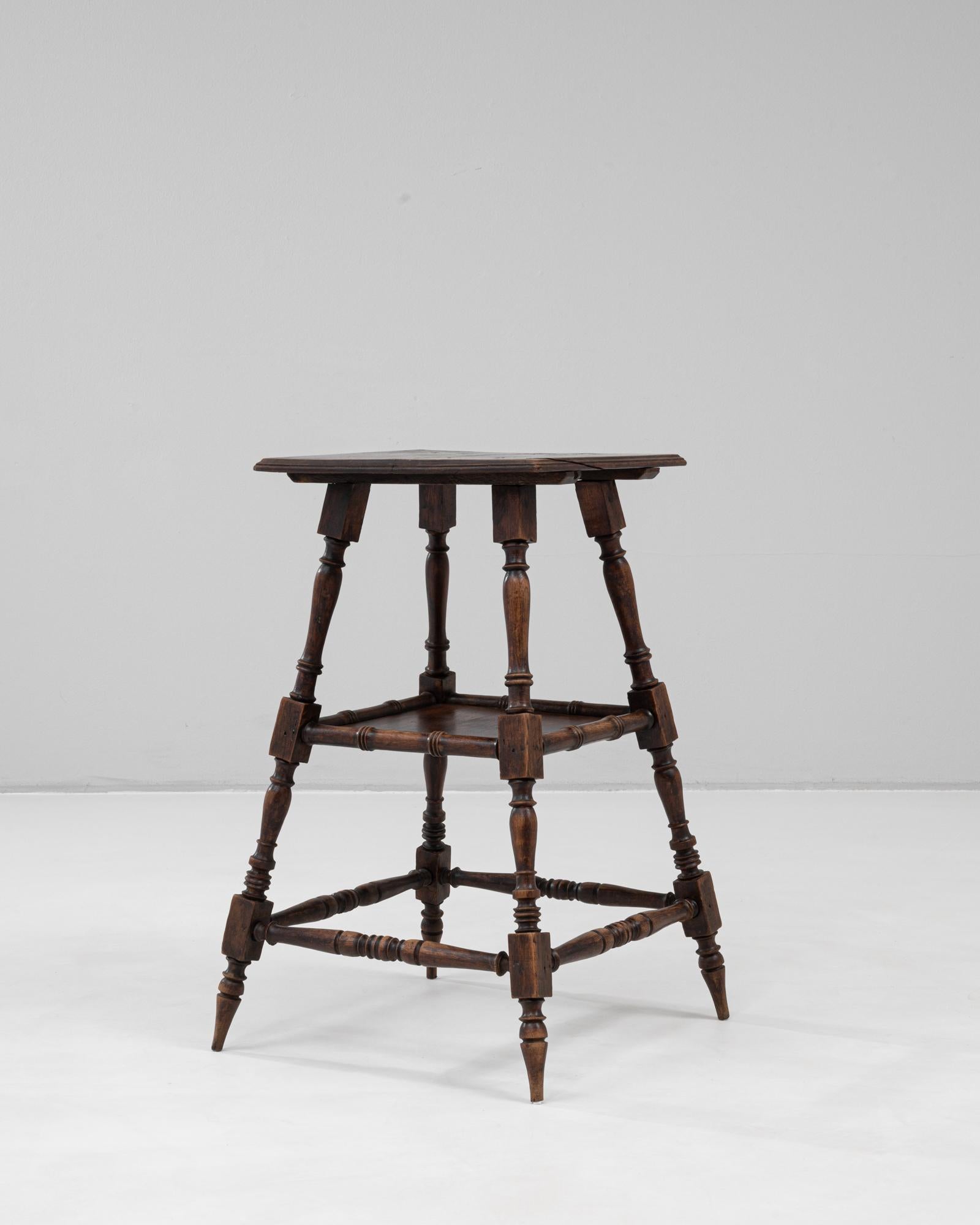 Piédestal en bois français du 20e siècle à la patine d'origine en vente 1