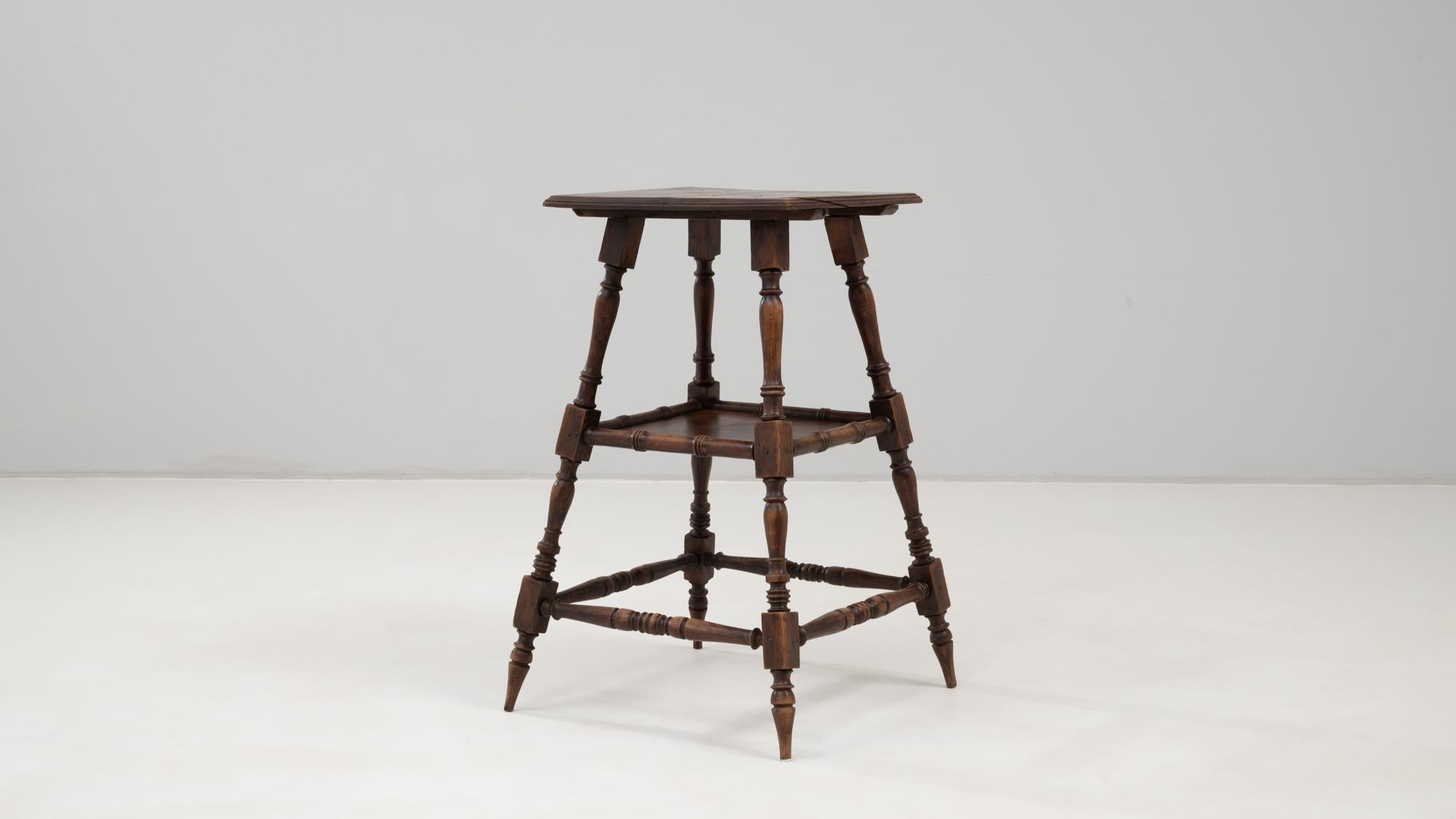 Piédestal en bois français du 20e siècle à la patine d'origine en vente 2