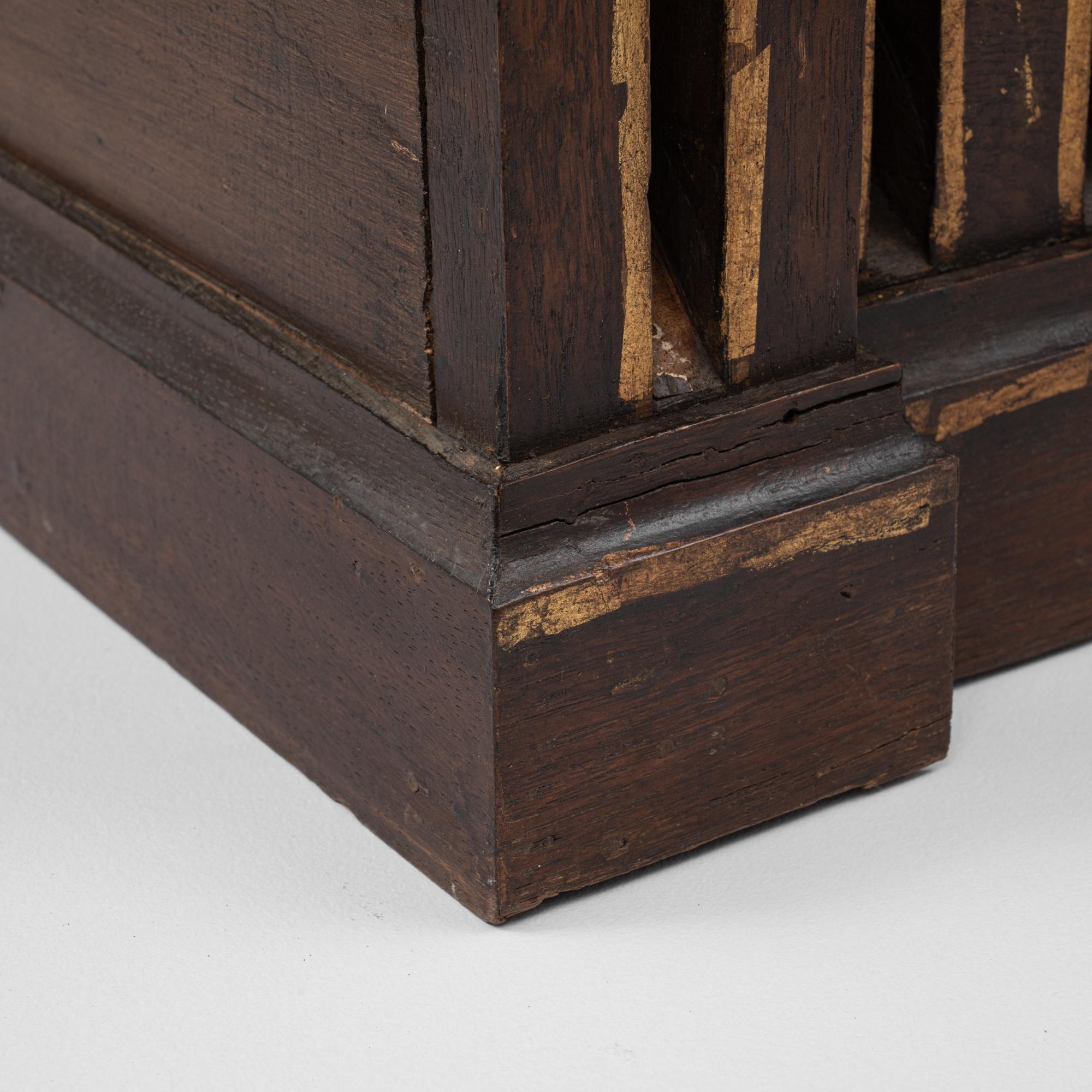 Piedistallo in legno francese del XX secolo con piano in marmo in vendita 5