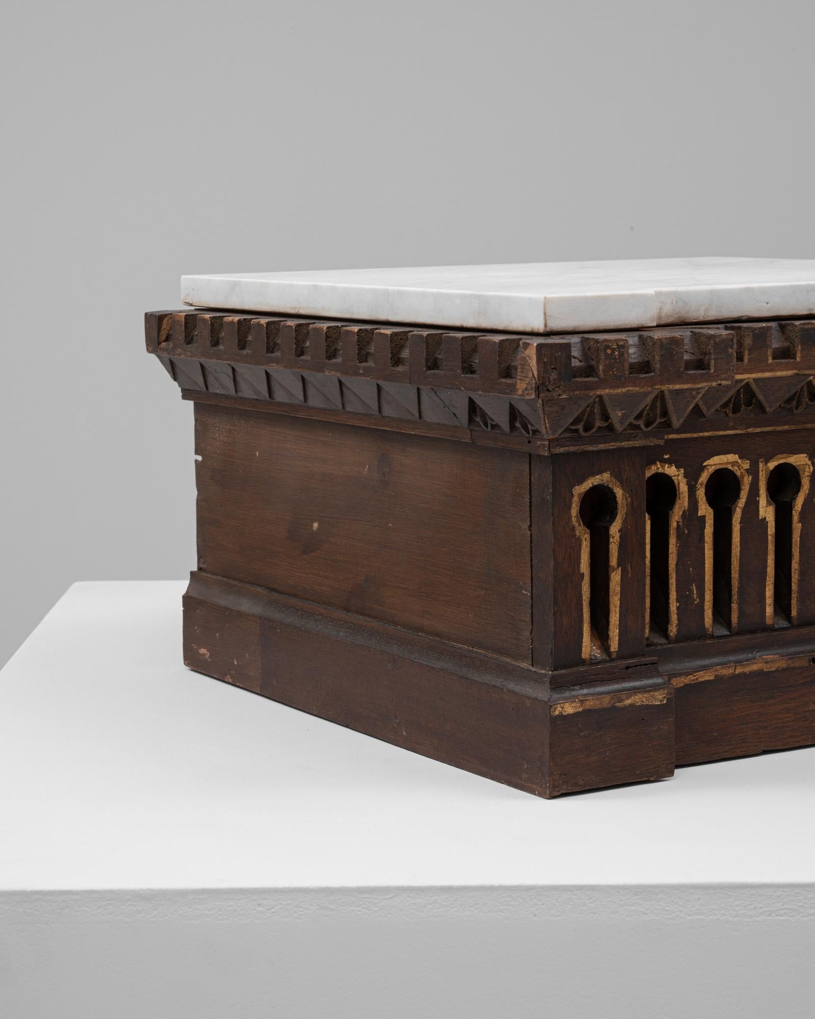 Piedistallo in legno francese del XX secolo con piano in marmo in vendita 2