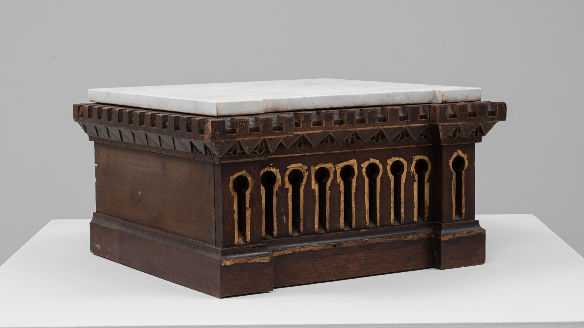 Piedistallo in legno francese del XX secolo con piano in marmo in vendita 3