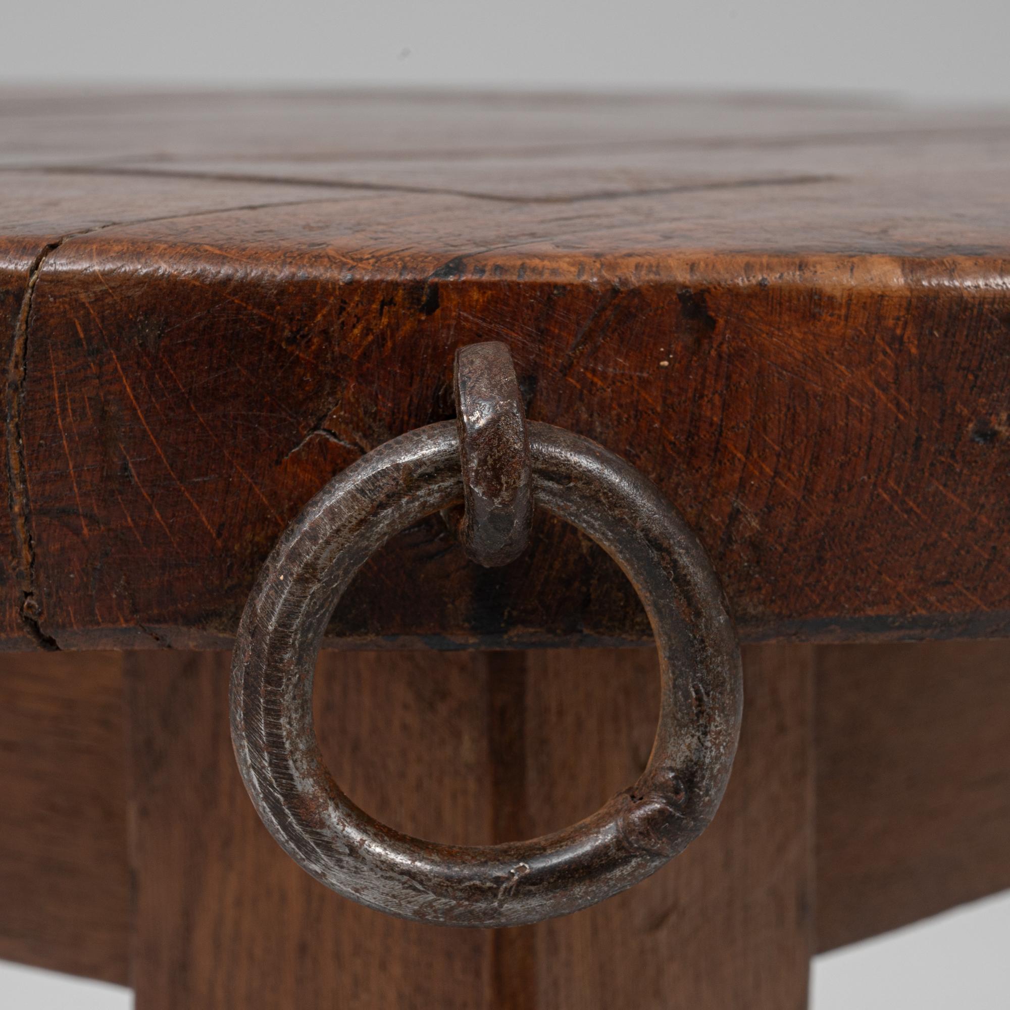 Mesa de centro redonda de madera francesa del siglo XX en pátina original en venta 4