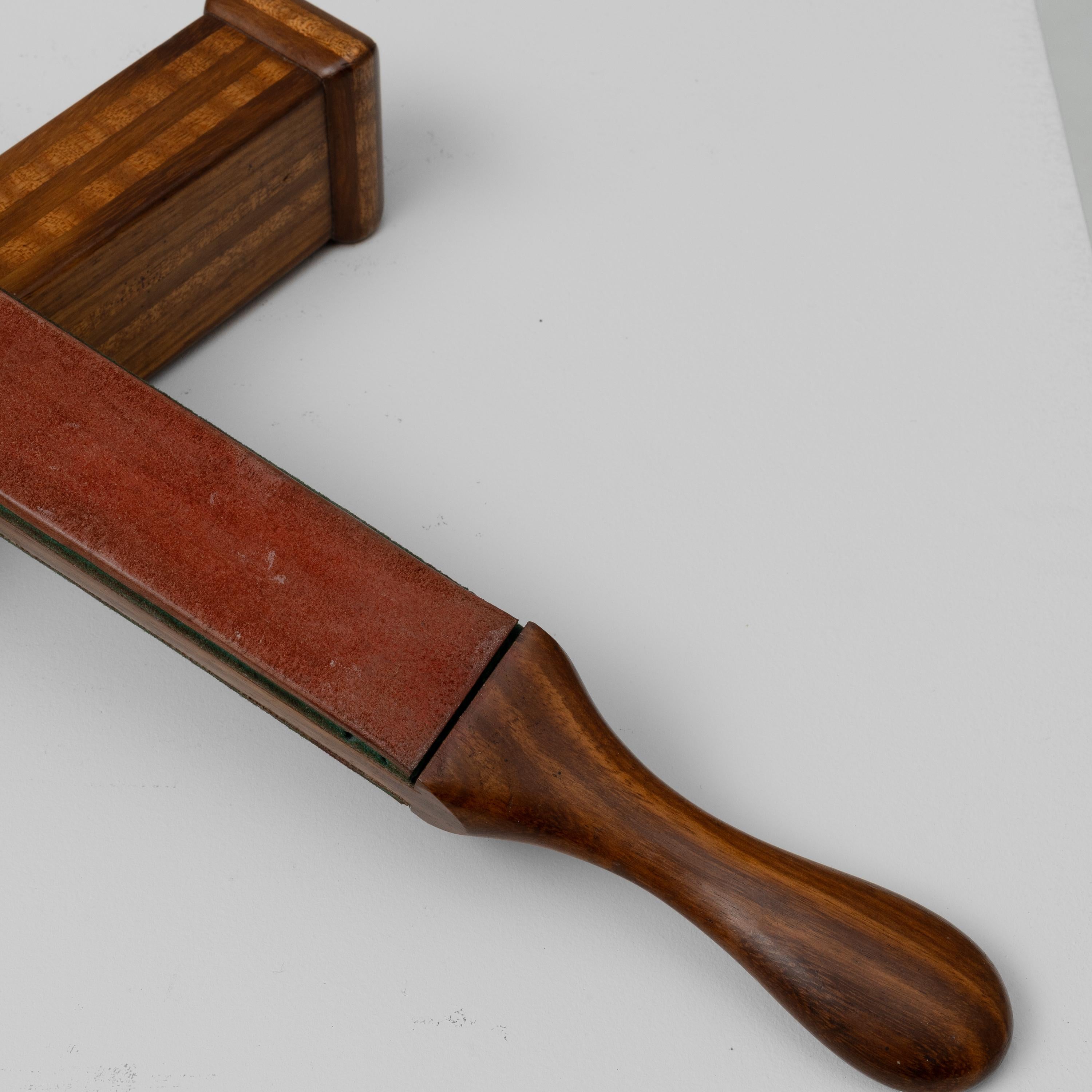 20th Century French Wooden Sharpener For Sale 4