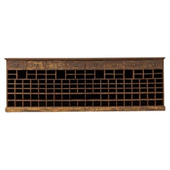 Armadio di smistamento in legno francese del XX secolo con cassetti
