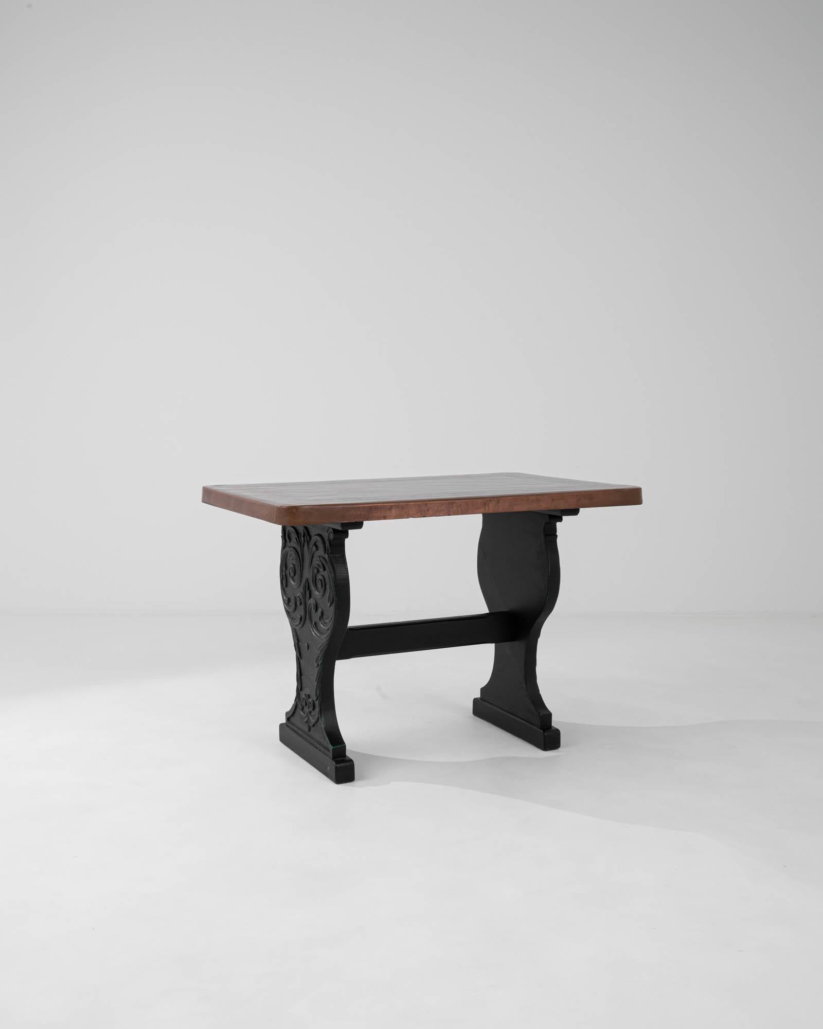 Mesa de madera francesa del siglo XX en venta 1