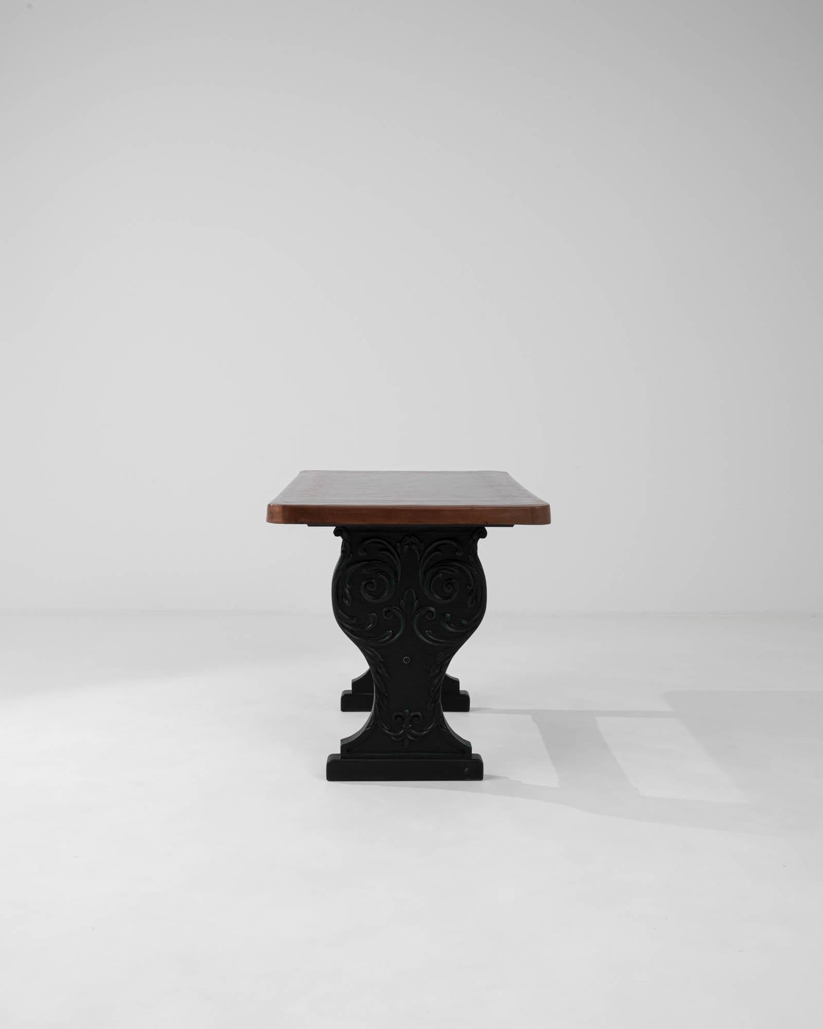 Mesa de madera francesa del siglo XX en venta 3