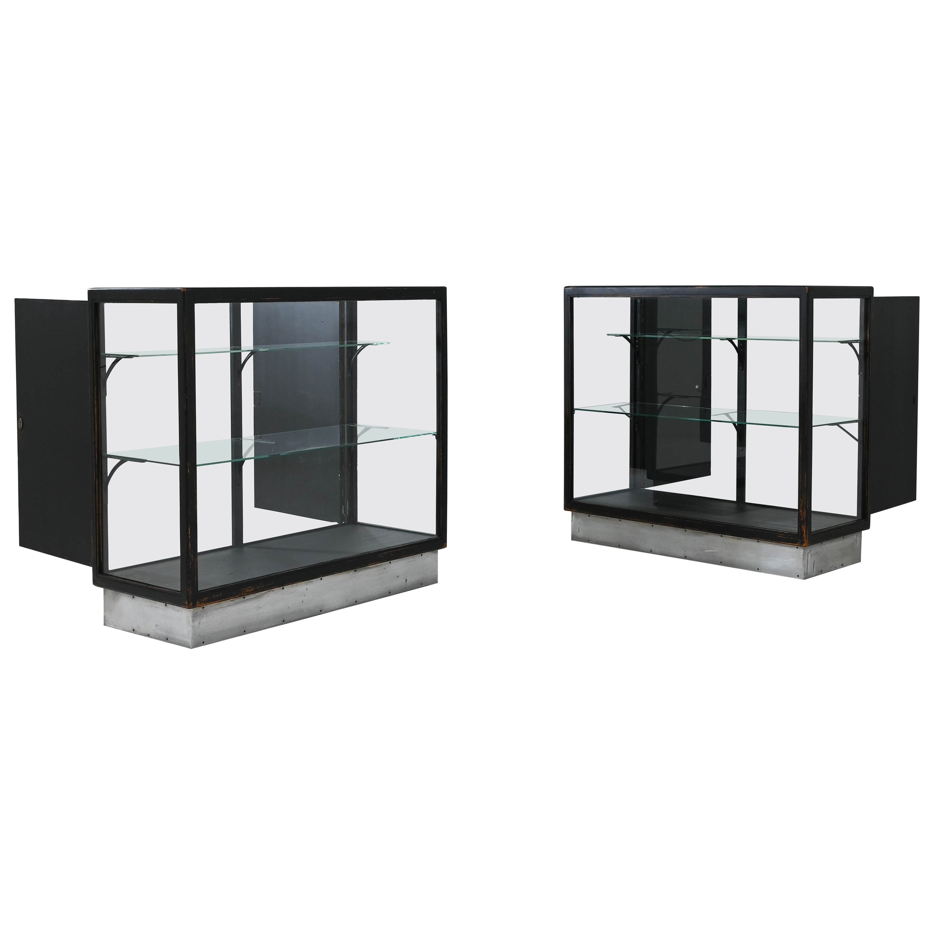 Vitrine in legno francesi del XX secolo, una coppia