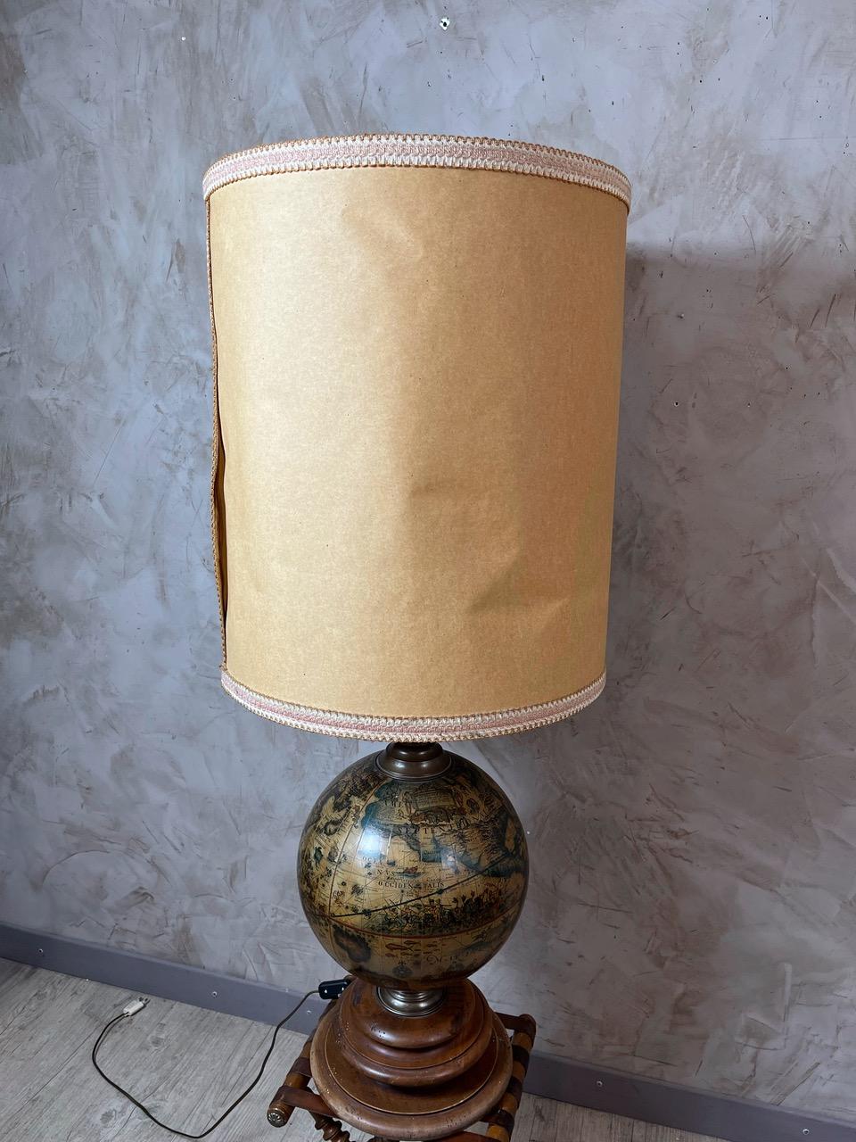 Lampada da terra francese World map del XX secolo, anni '80 in vendita 5