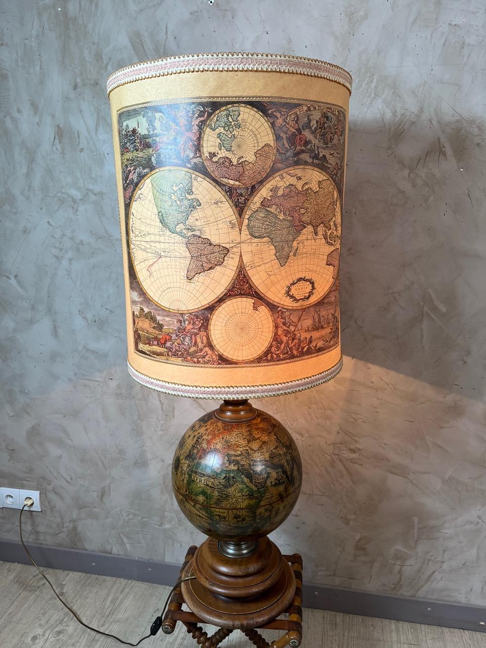 Lampada da terra francese World map del XX secolo, anni '80 in vendita 9