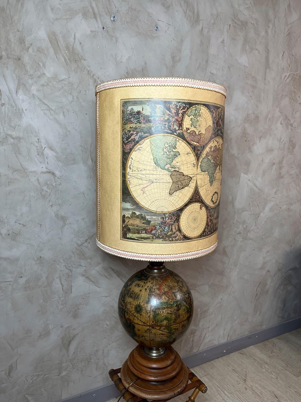 Legno Lampada da terra francese World map del XX secolo, anni '80 in vendita