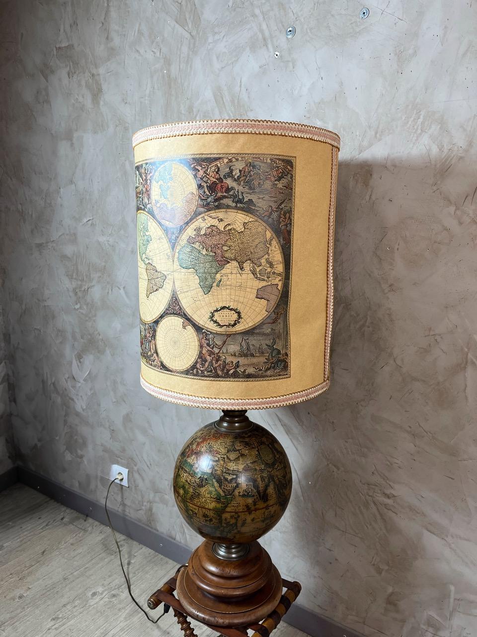Lampada da terra francese World map del XX secolo, anni '80 in vendita 1