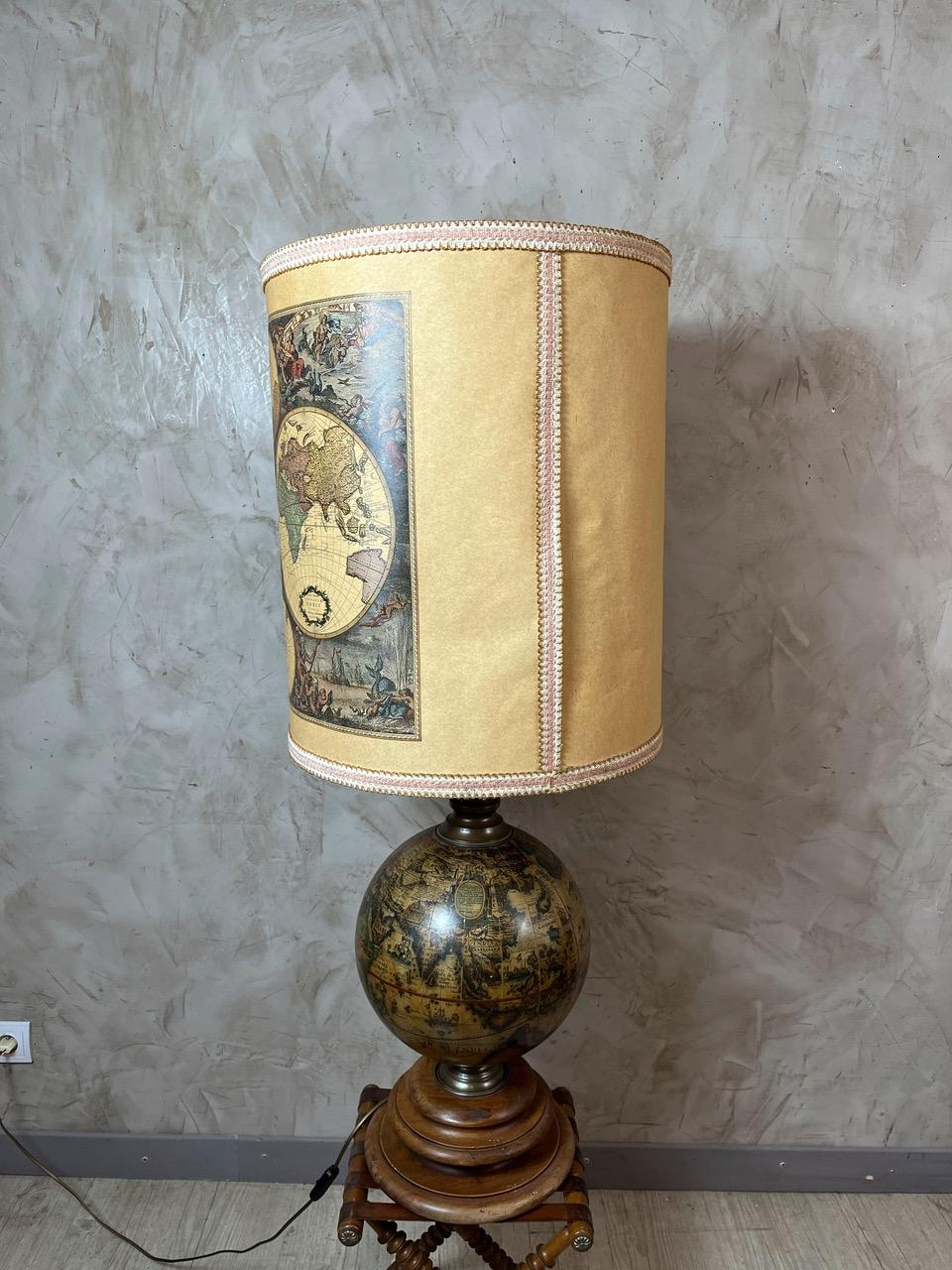 Lampada da terra francese World map del XX secolo, anni '80 in vendita 2