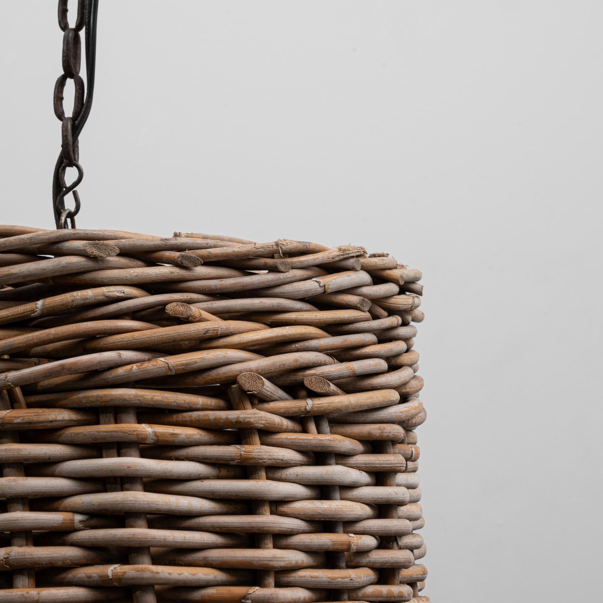 Französische Pendelleuchte aus geflochtenem Rattan in Glockenform des 20. im Angebot 6
