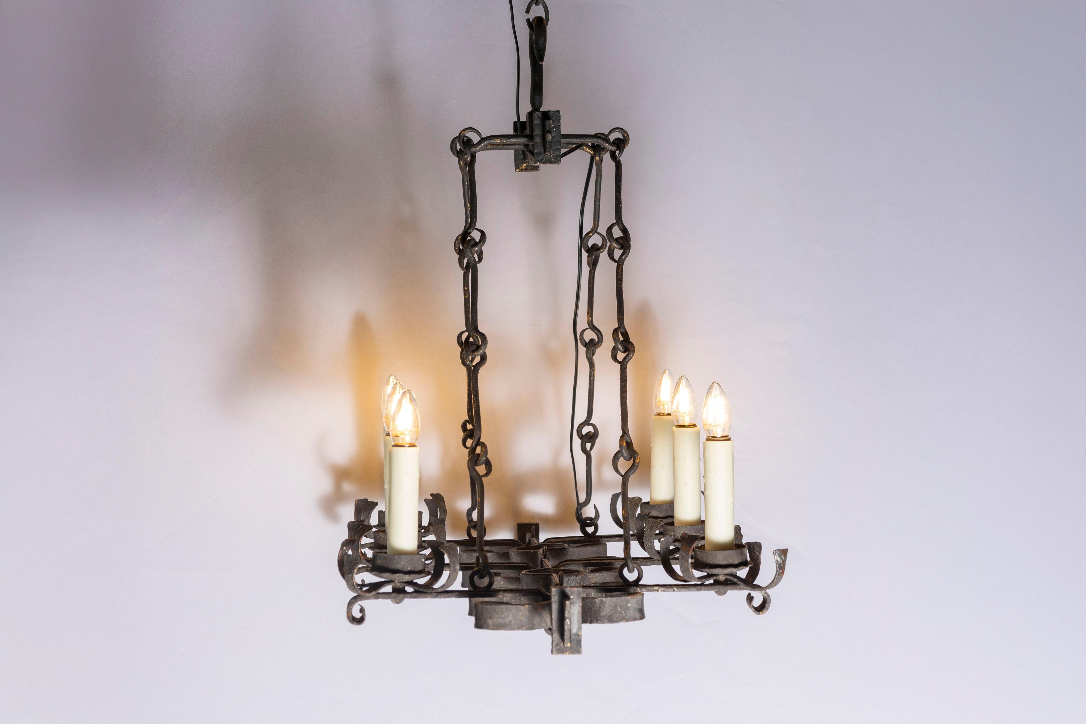 Stile provenzale Lampadario in ferro battuto francese del XX secolo in vendita