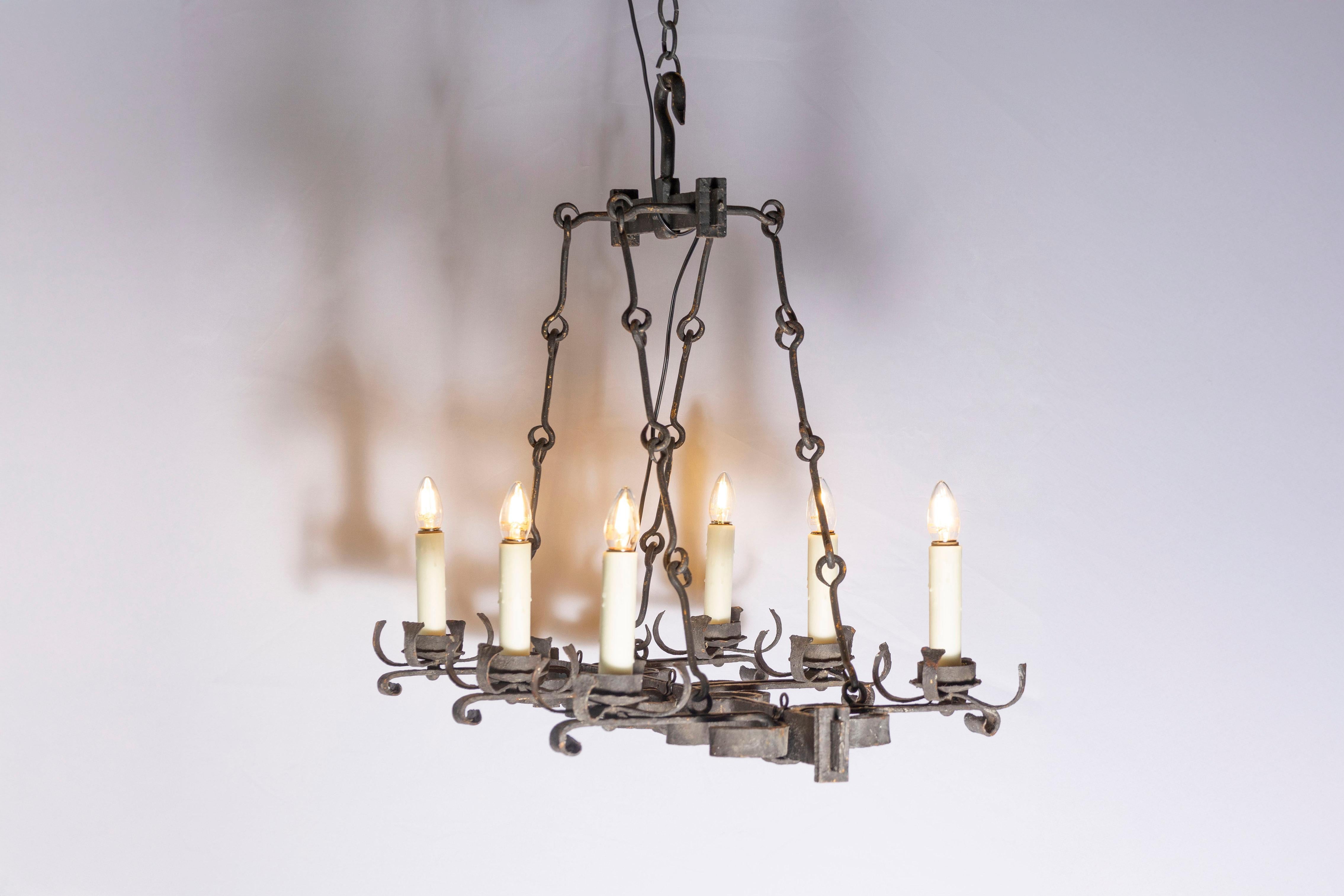 Francese Lampadario in ferro battuto francese del XX secolo in vendita