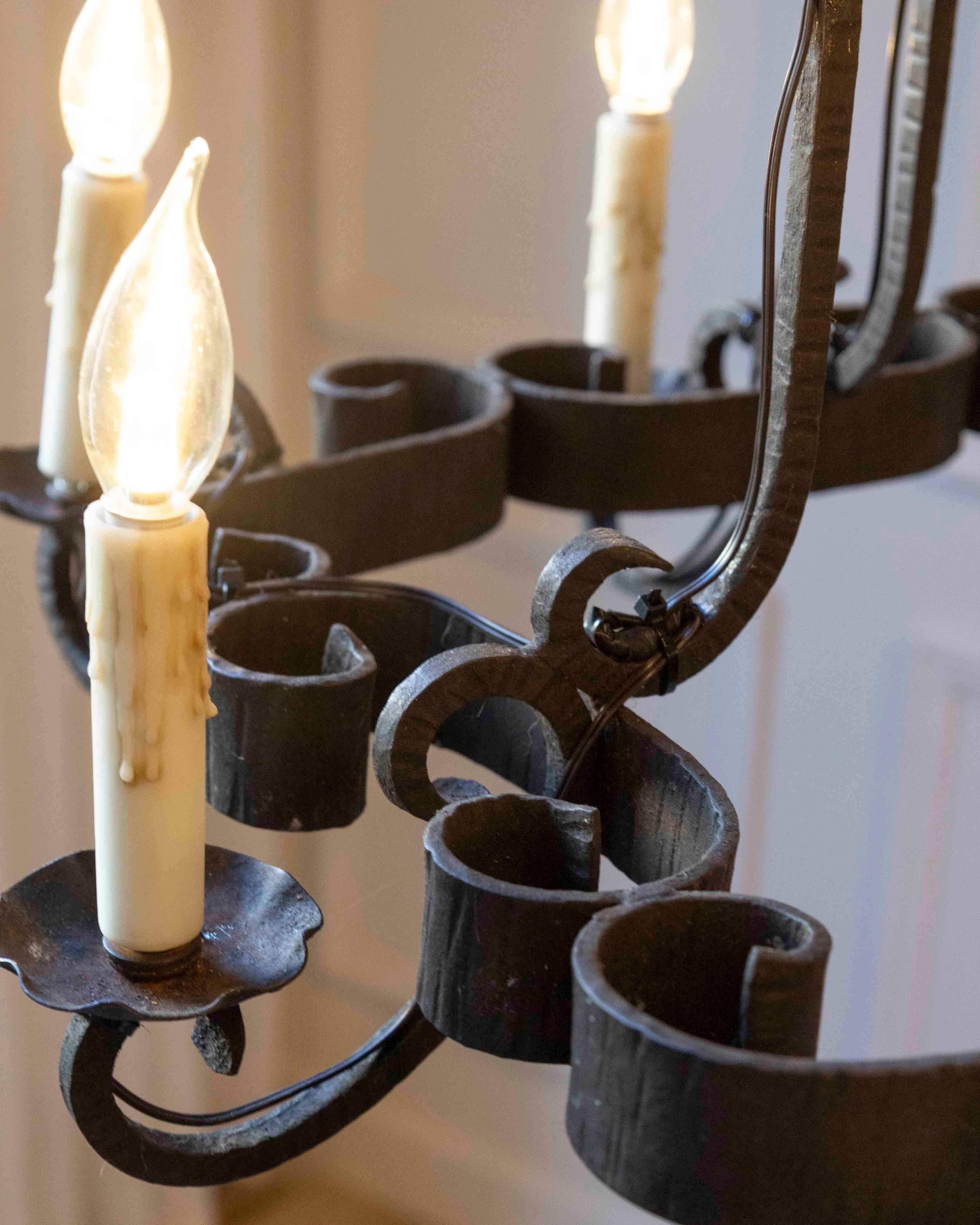 20th-Century French Wrought Iron Chandelier with Scrollwork Arms en venta 1