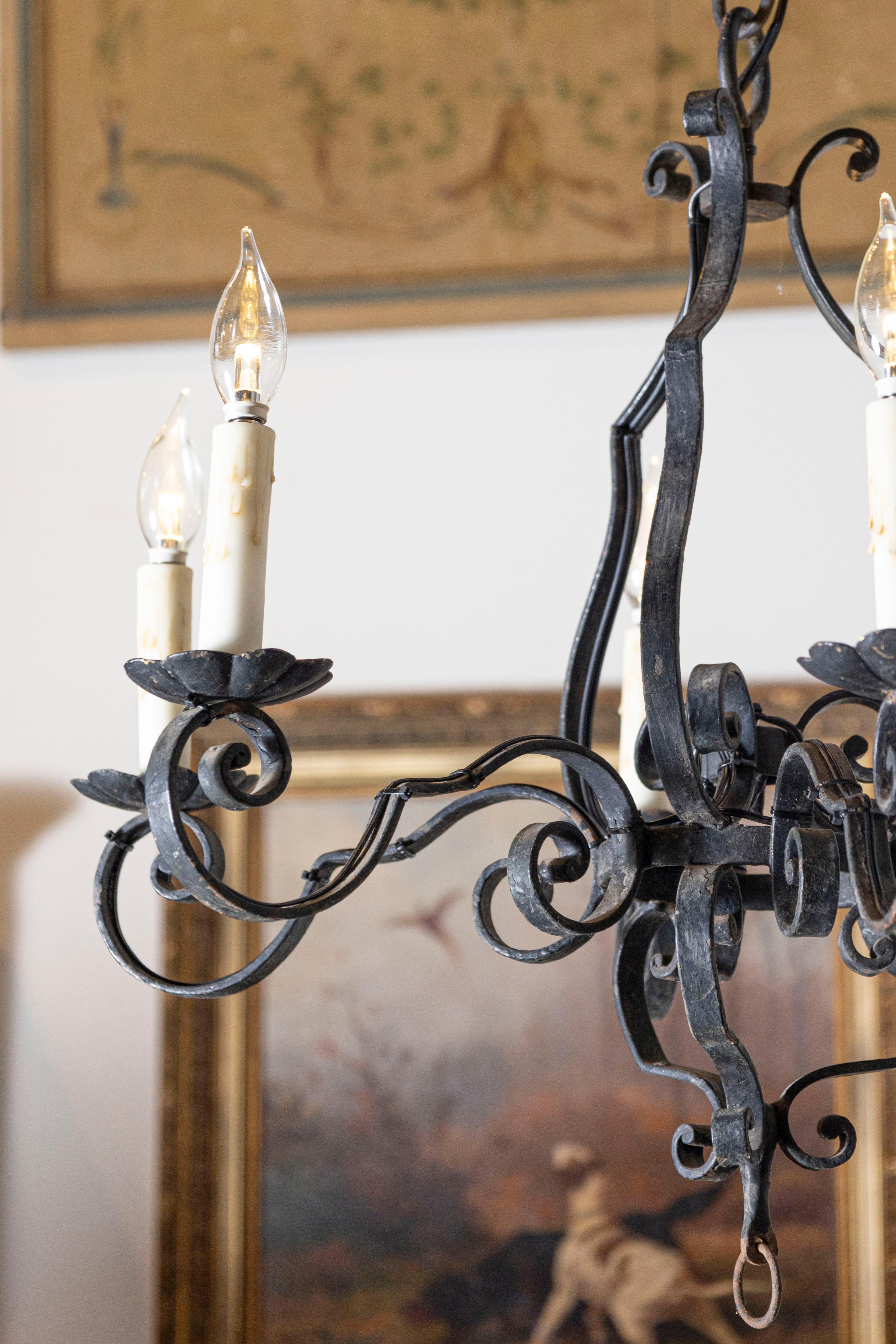 Francese Lampadari in ferro battuto francesi del XX secolo in vendita