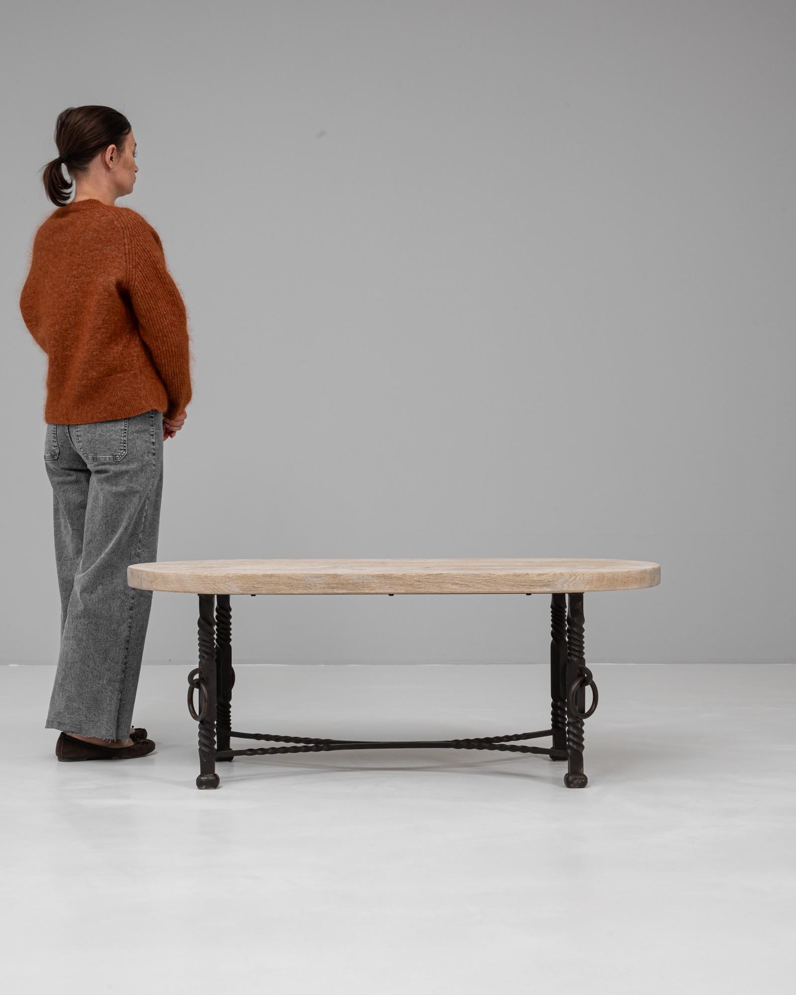 Mesa de centro francesa de hierro forjado del siglo XX con tablero de roble en Bueno estado para la venta en High Point, NC