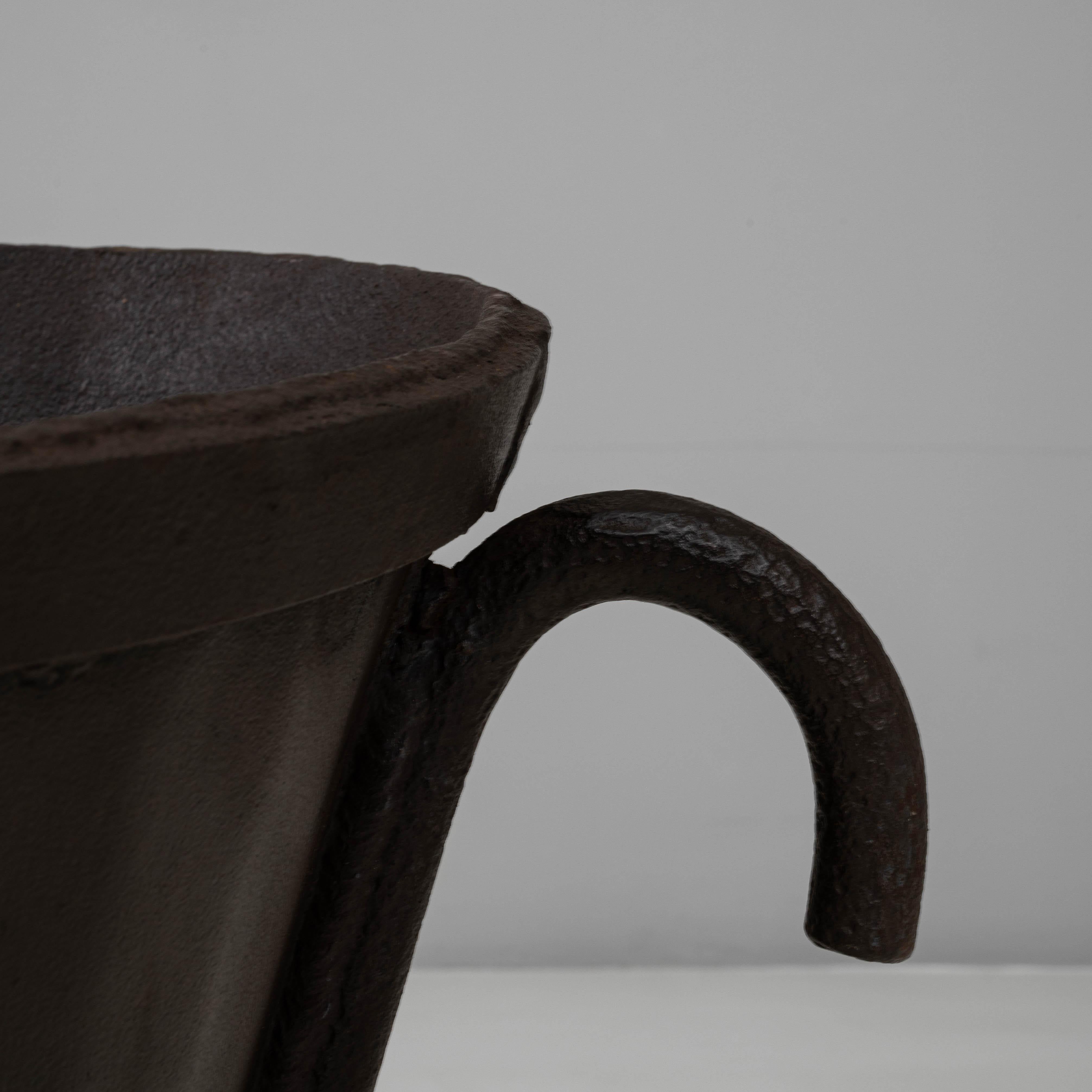 Focolare a urna svasata in ferro battuto francese del XX secolo in vendita 3