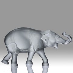 Skulptur aus mattiertem Klarglas aus dem 20. Jahrhundert: „Sumatra-Elefant“ von Lalique