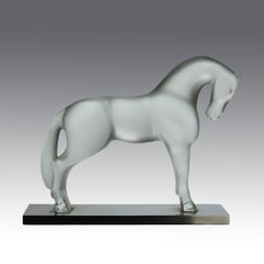 Sculpture en verre dépoli du 20e siècle intitulée "Cheval Debout" par Marc Lalique