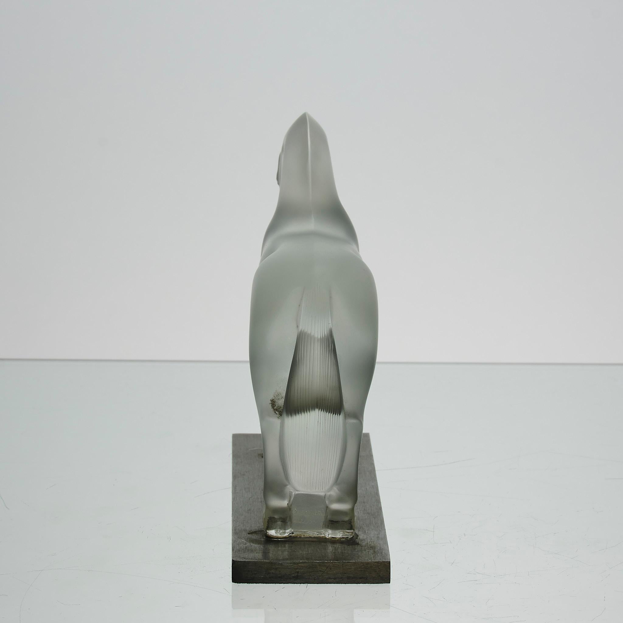 Skulptur aus Milchglas des 20. Jahrhunderts mit dem Titel 