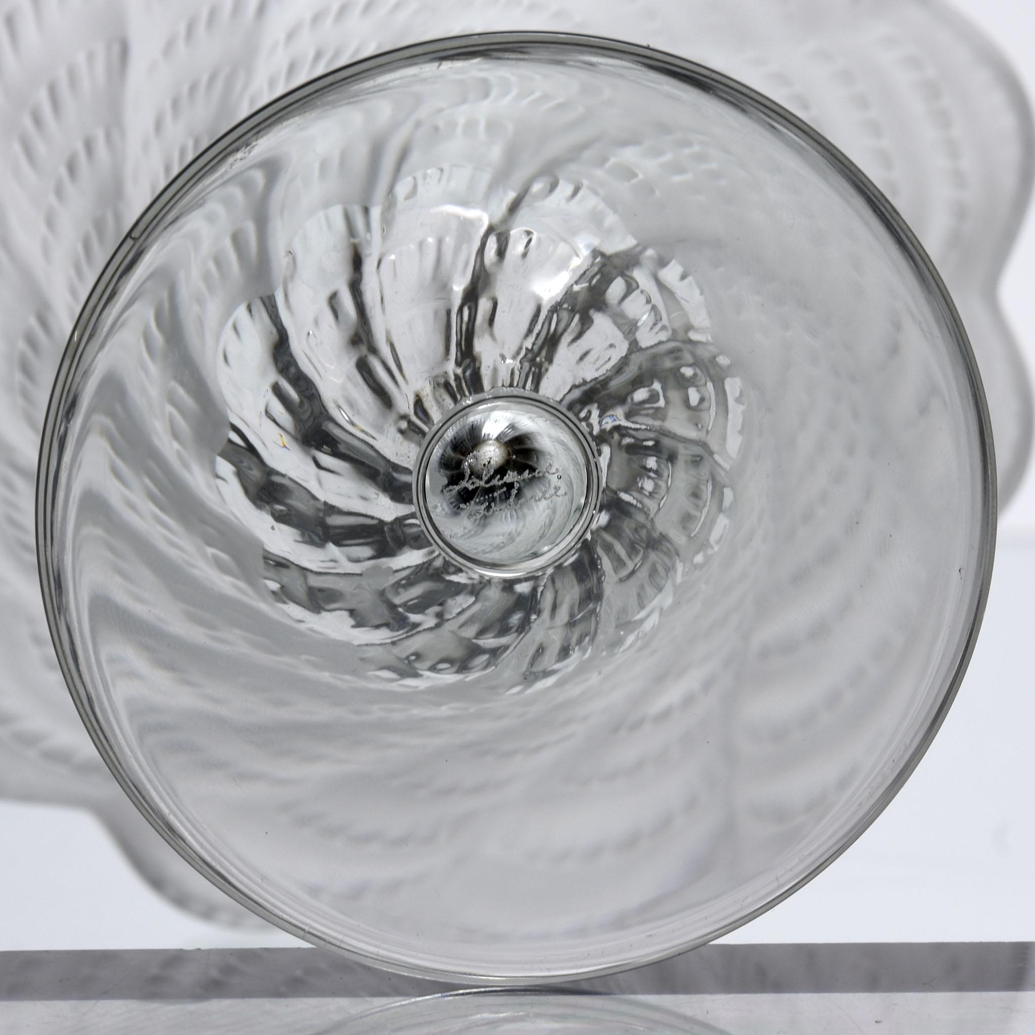 20ième siècle Vase en verre dépoli du 20ème siècle intitulé 