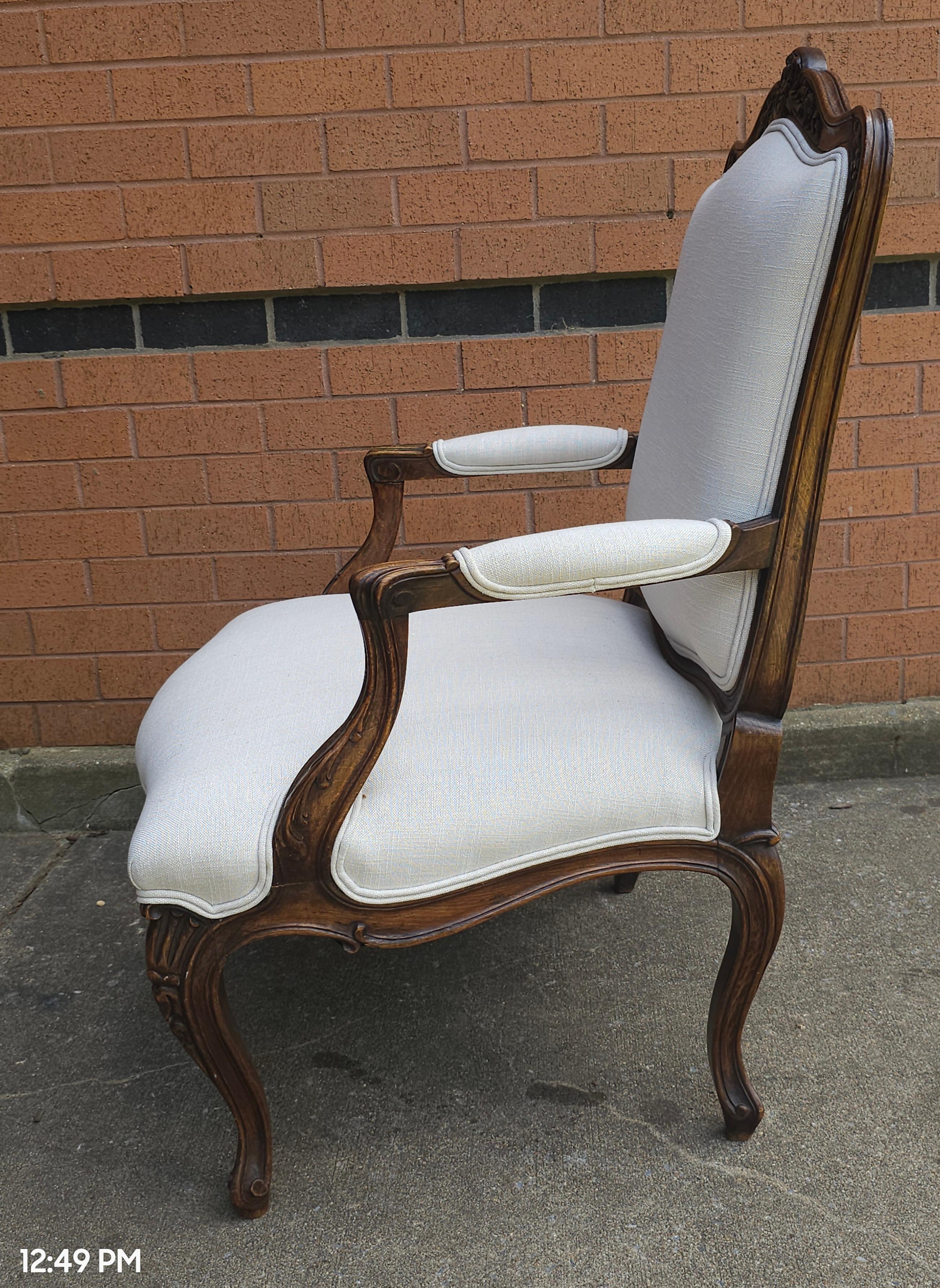 Stile provenzale Sedia bergere in legno e imbottita in stile provinciale del XX secolo in vendita