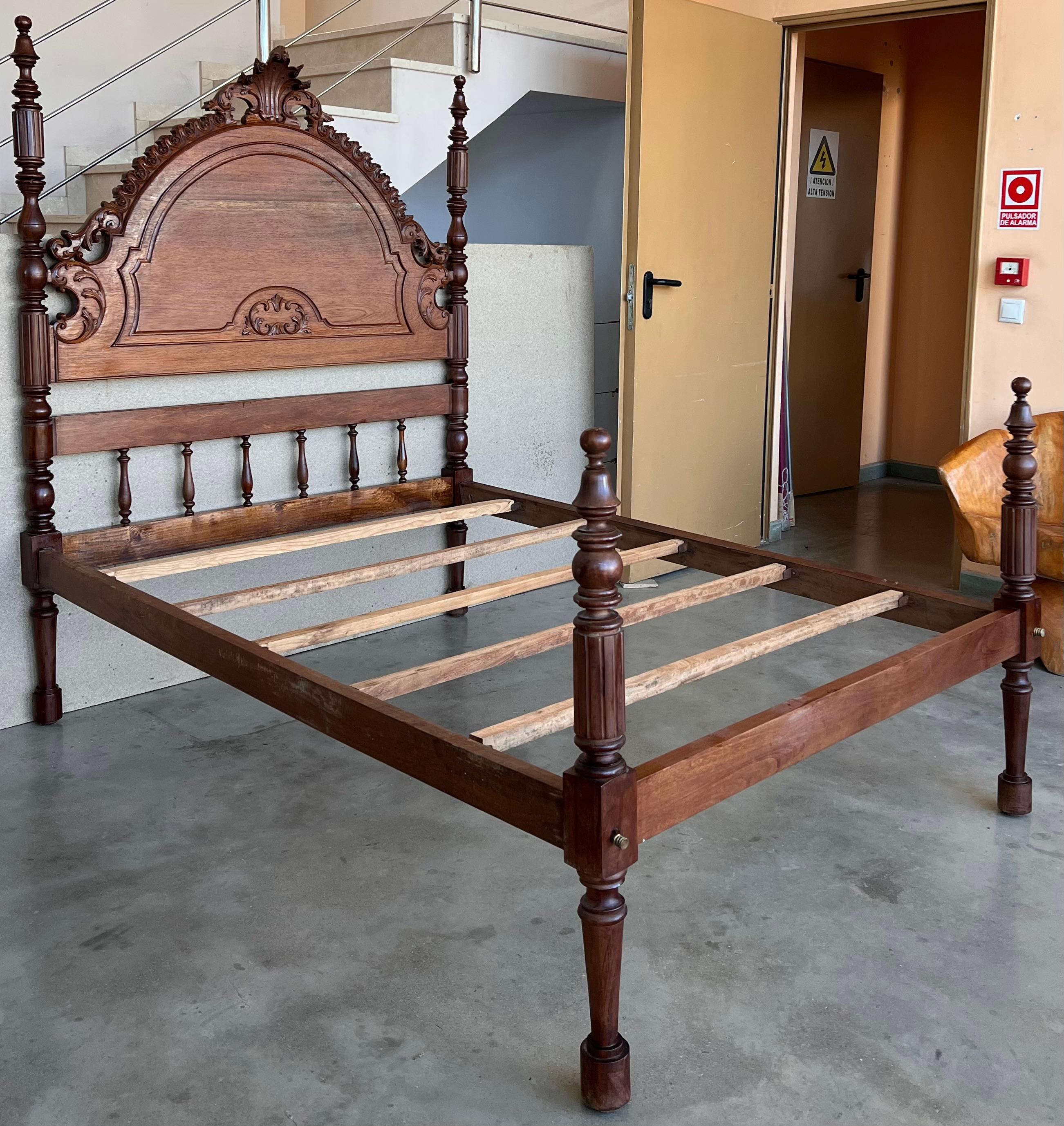 Baroque 20th Century Full Bed, Original Four Fluted Poster Spanish Bed with Wood Slabs For Sale