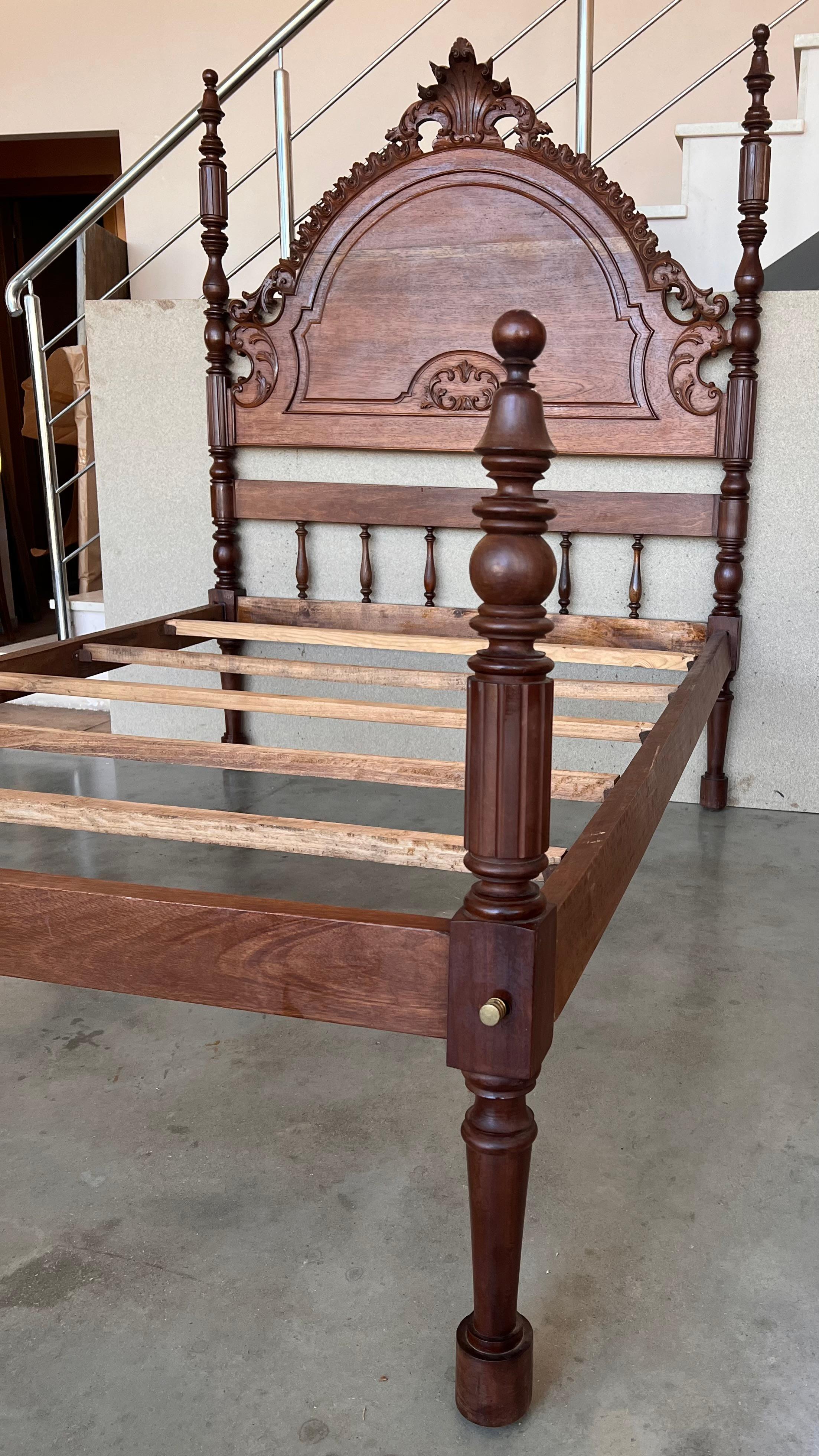 20th Century Full Bed, Original Four Fluted Poster Spanish Bed with Wood Slabs For Sale 1