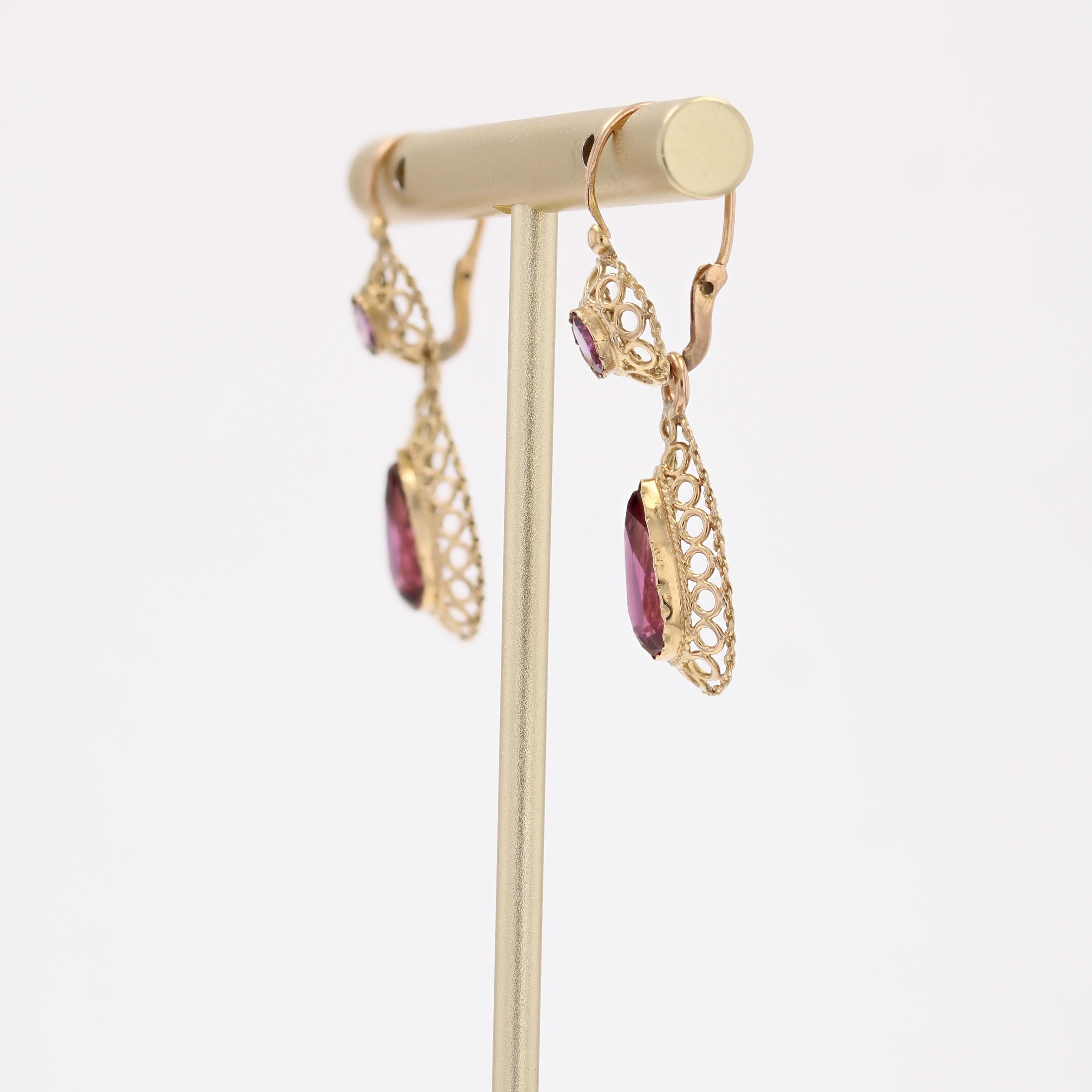 Orecchini a pendente in oro giallo 18 carati con granato del XX secolo in vendita 5