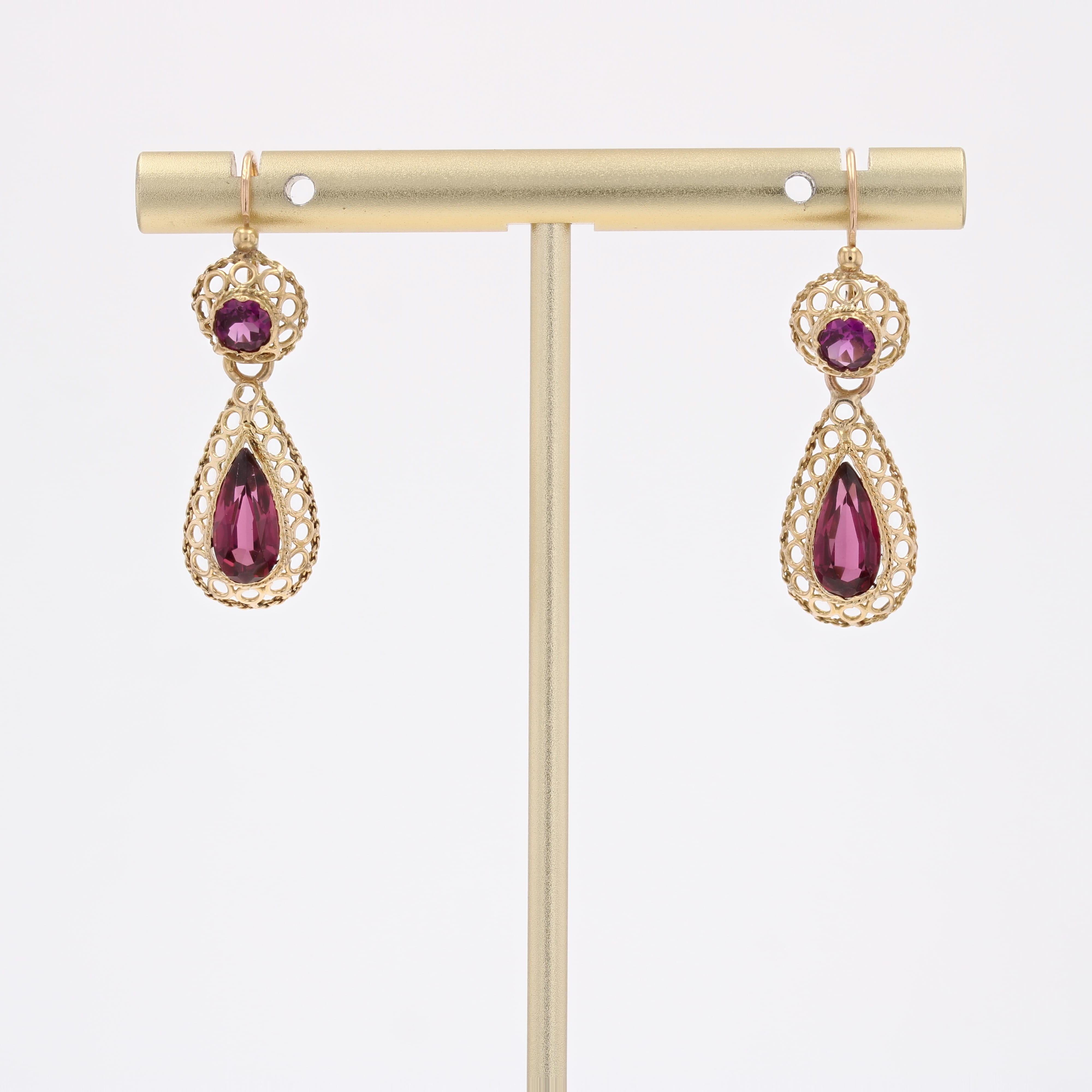 Orecchini a pendente in oro giallo 18 carati con granato del XX secolo in vendita 7