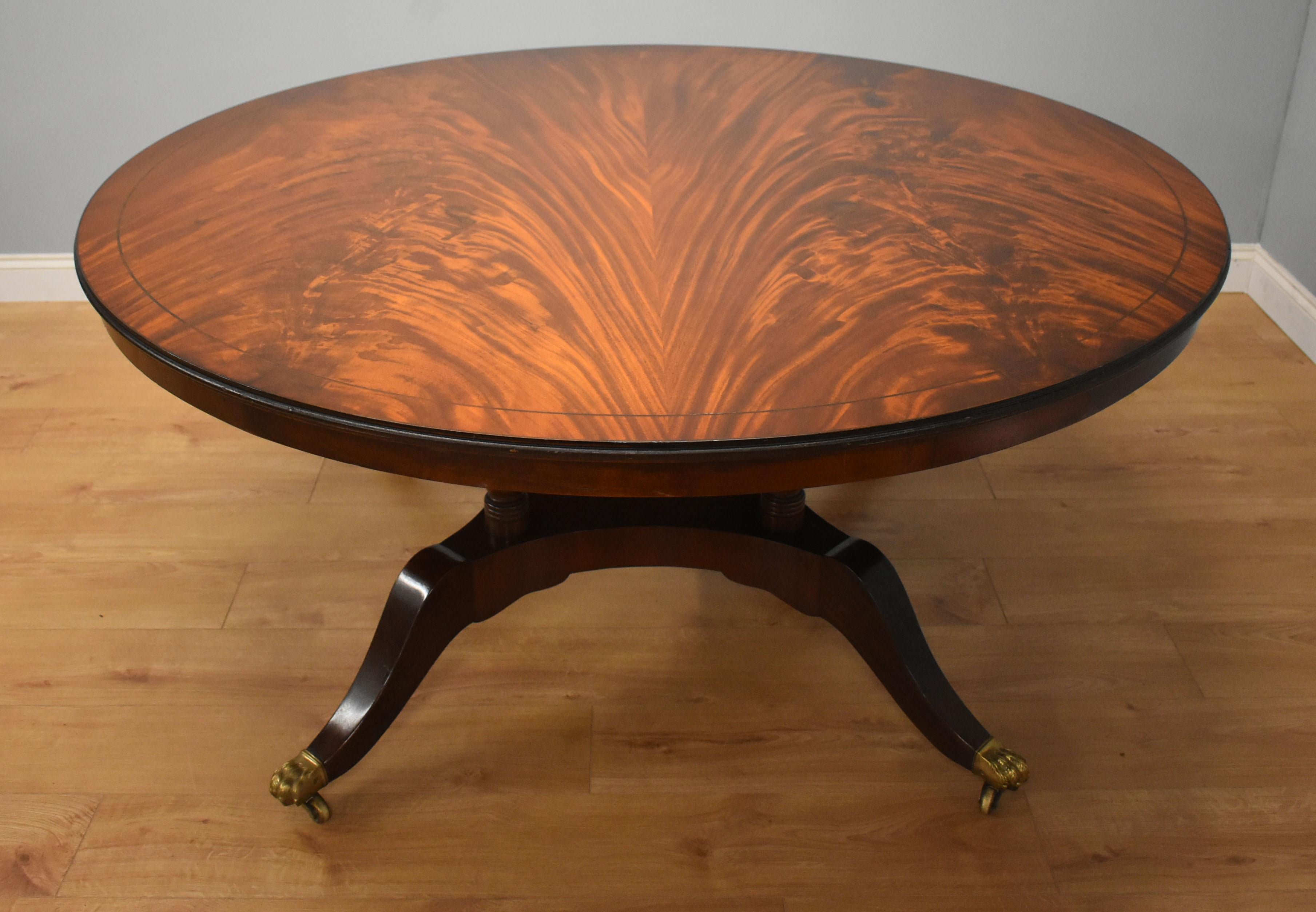 20th Century George III Style Flame Mahogany 12 Seat Jupe Table 1