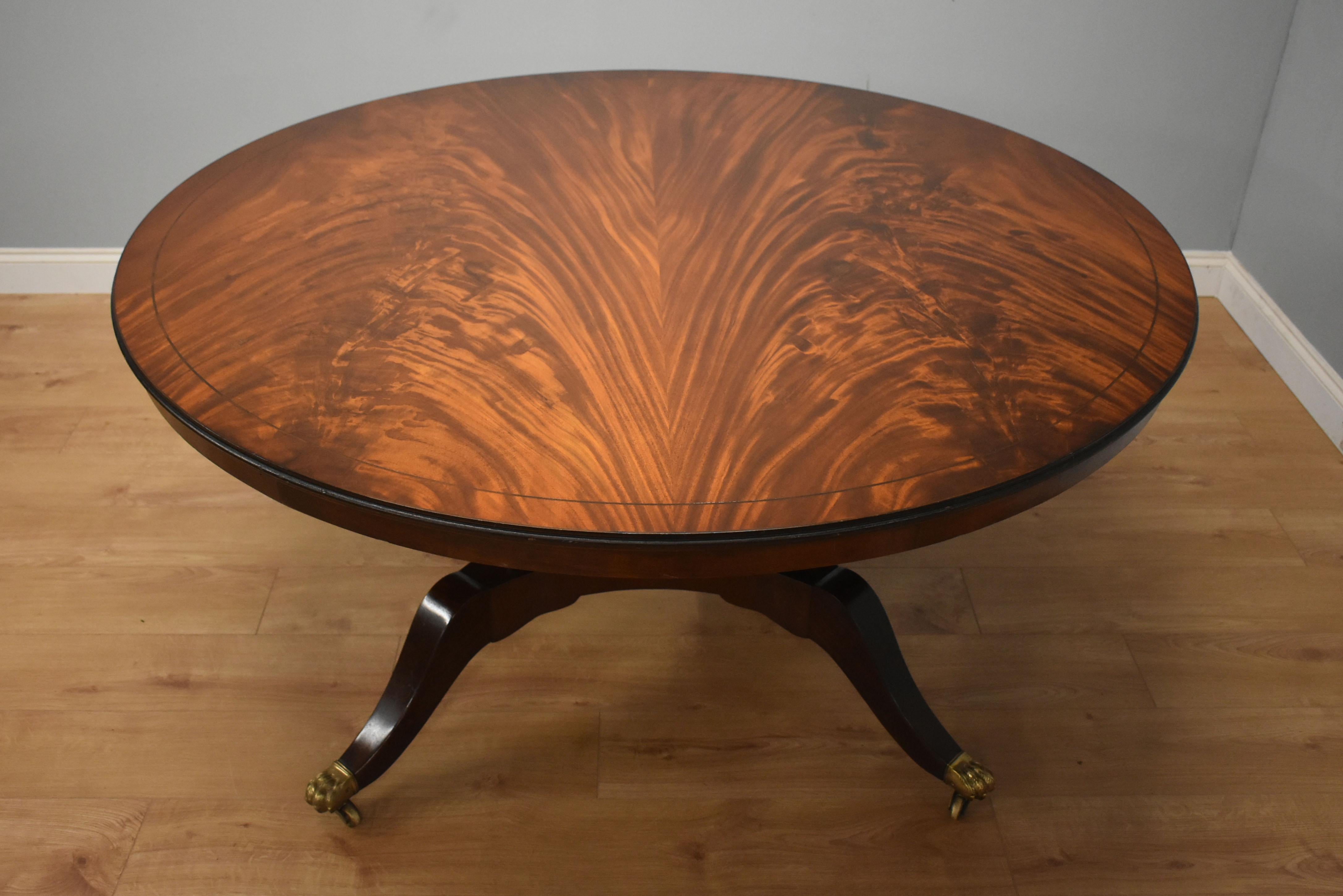 20th Century George III Style Flame Mahogany 12 Seat Jupe Table 2