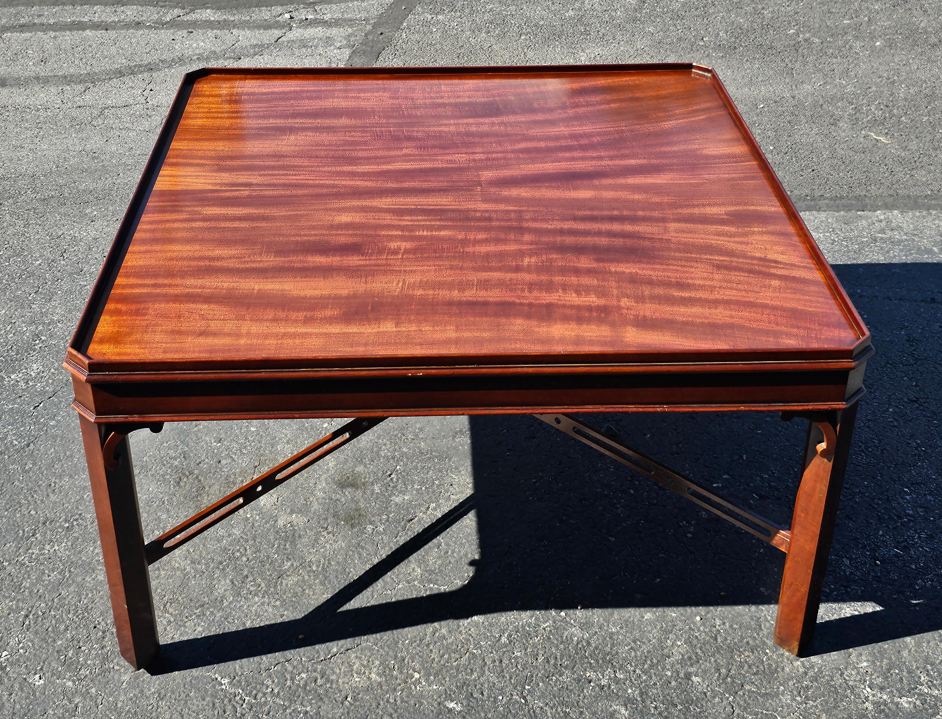 Varnished 20th Century George III Style Mahogany Square Coffee Table For Sale