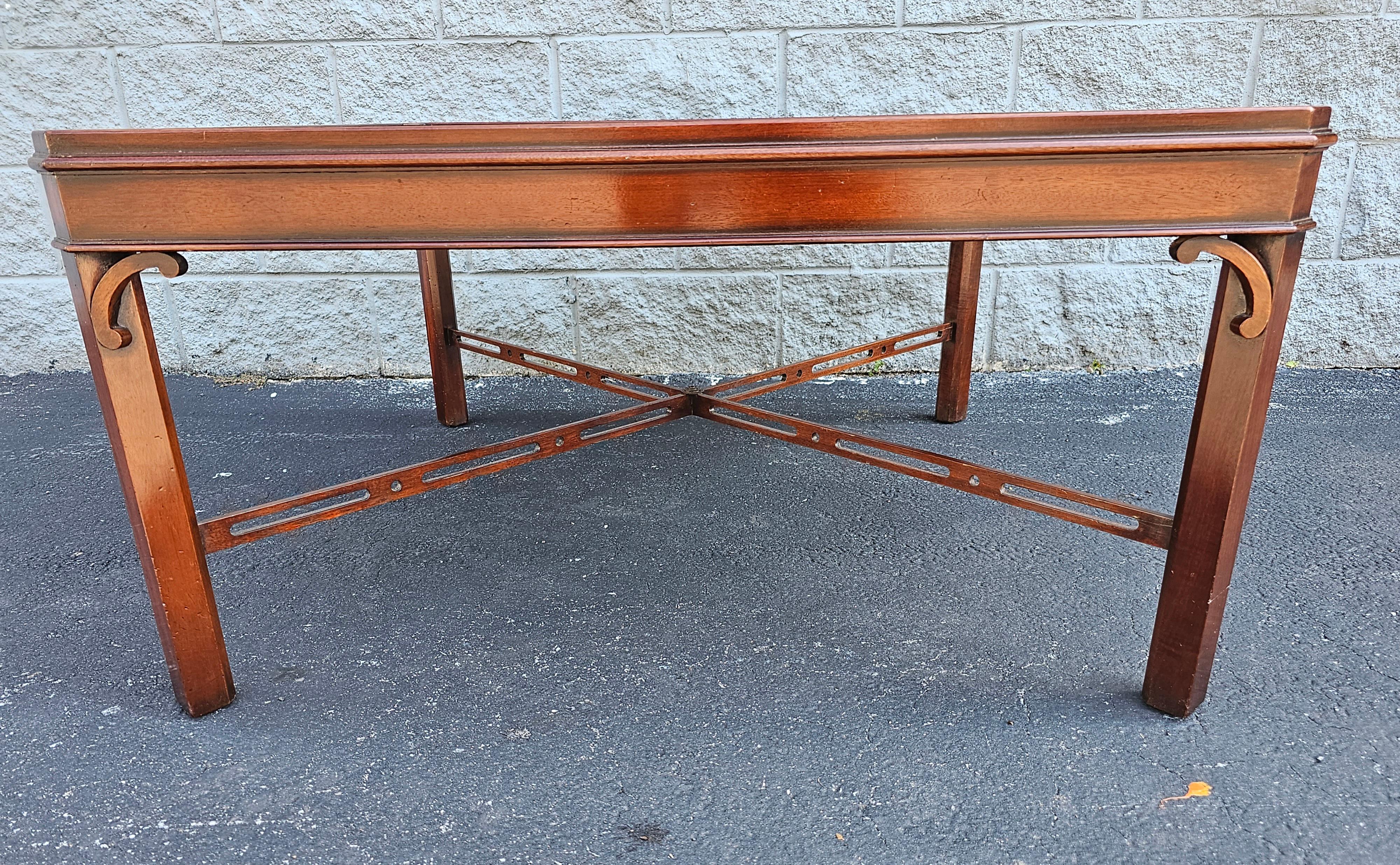 20th Century George III Style Mahogany Square Coffee Table In Good Condition For Sale In Germantown, MD