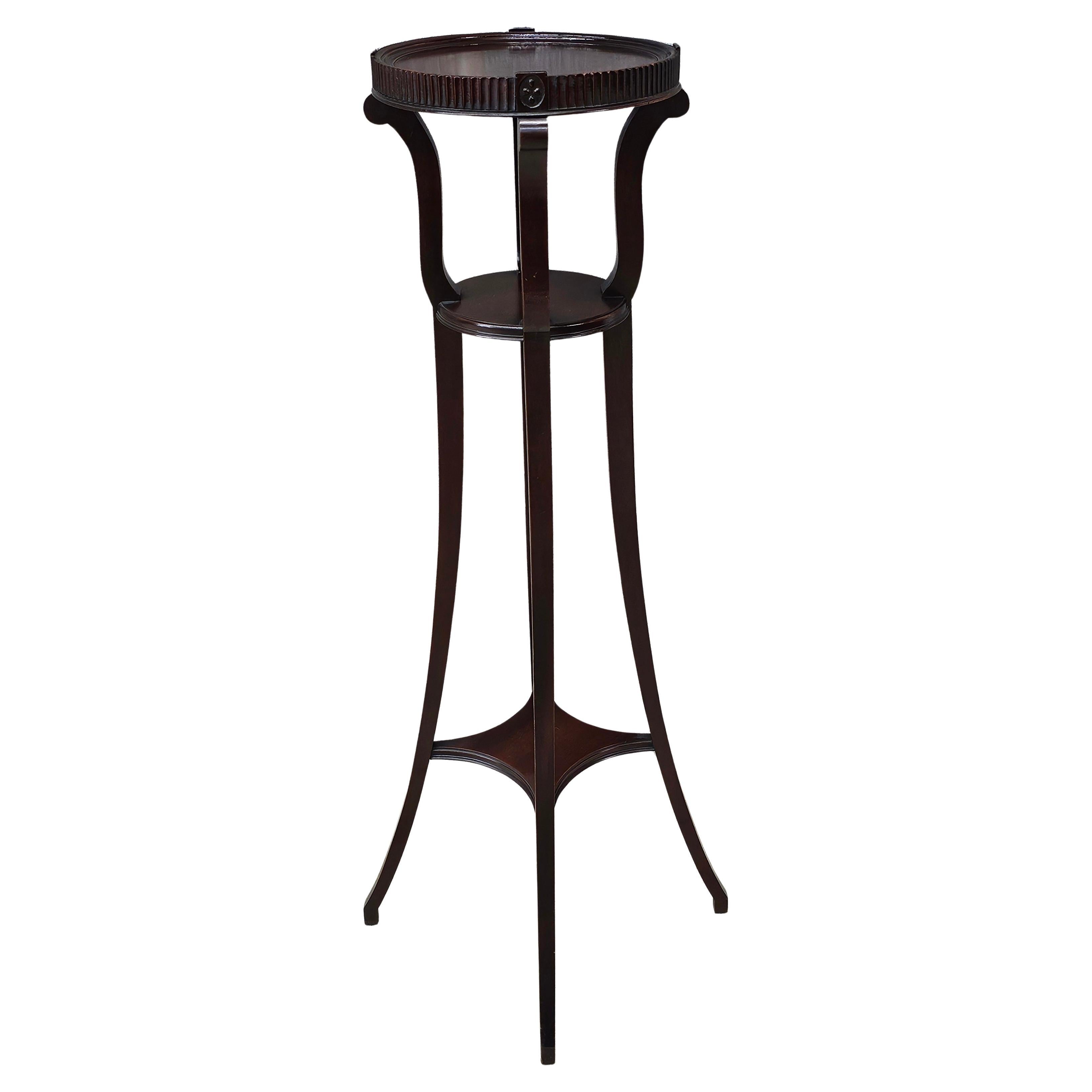 Dreistöckiger Mahagoni Fern Stand im George III Stil des 20. Jahrhunderts (George III.) im Angebot