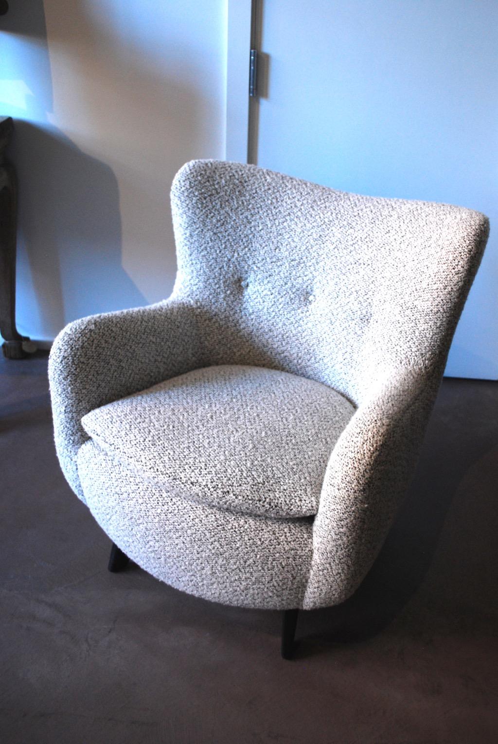 Rare model by George Nelson for Herman Miller
Restored and reupholstered in Kelly Wearstler white/black wool fabric.