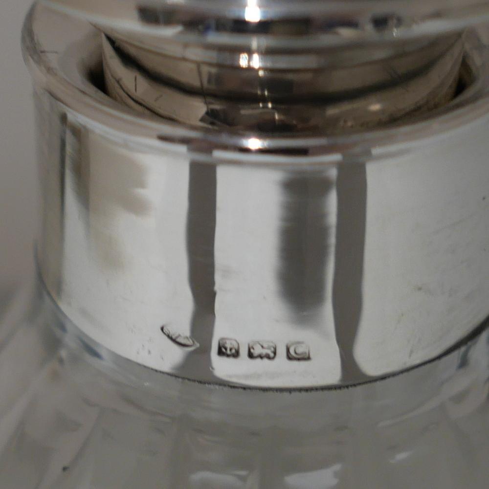 20th Century George V Sterling Silver and Glass Cocktail Shaker Birmingham 1927 In Good Condition For Sale In 53-64 Chancery Lane, London