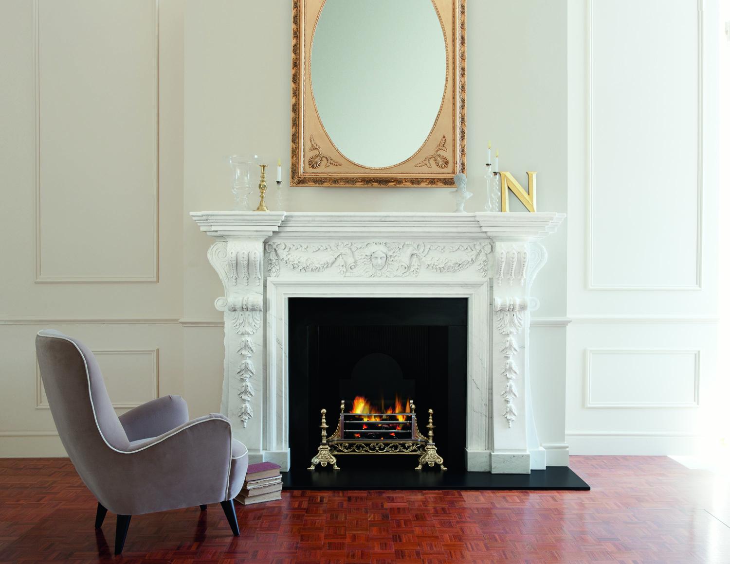 Repisa de chimenea inglesa de mármol tallado a mano, estilo siglo XVIII en venta 2