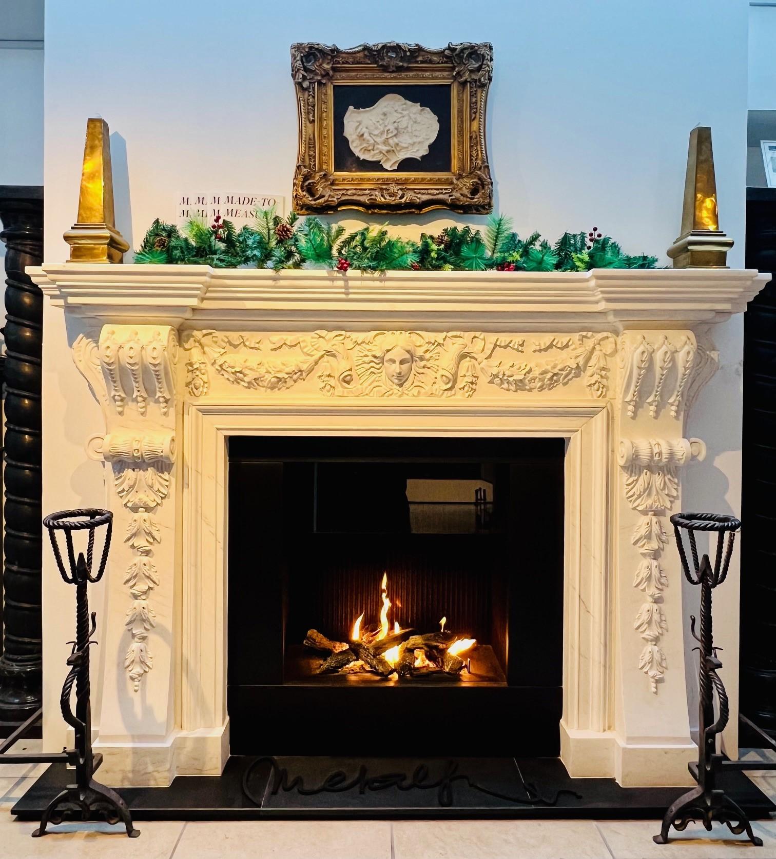 Repisa de chimenea inglesa de mármol tallado a mano, estilo siglo XVIII siglo XX en venta