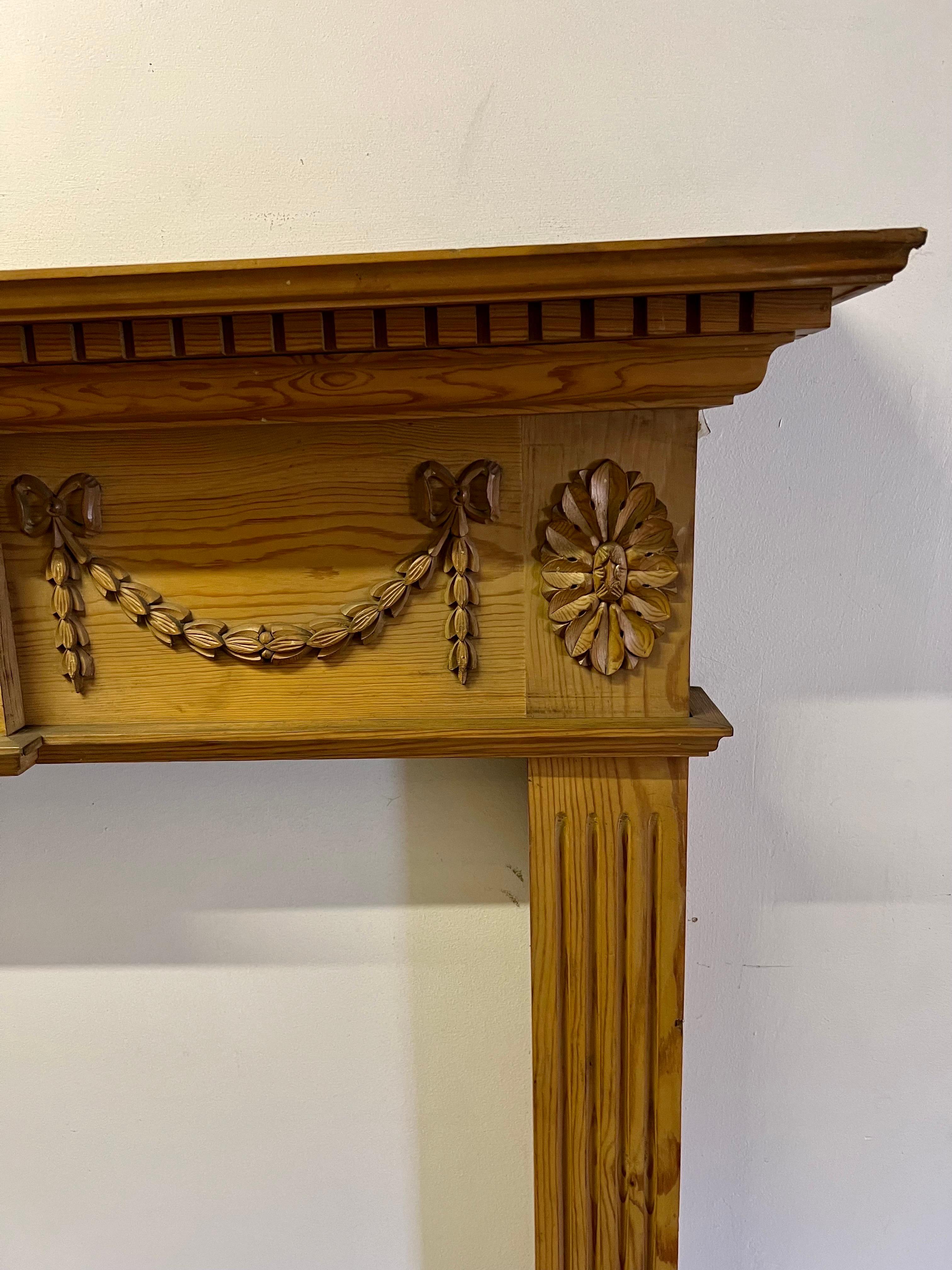 20th Century Georgian Style Hand-Carved Pine Mantelpiece Fireplace Surround For Sale 9
